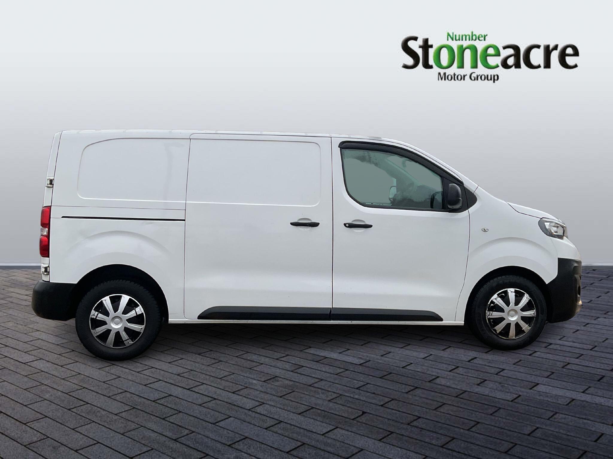 Peugeot Expert 2.0 BlueHDi 1400 Professional Standard Panel Van MWB Euro 6 (s/s) 6dr YD20JVG Image 2