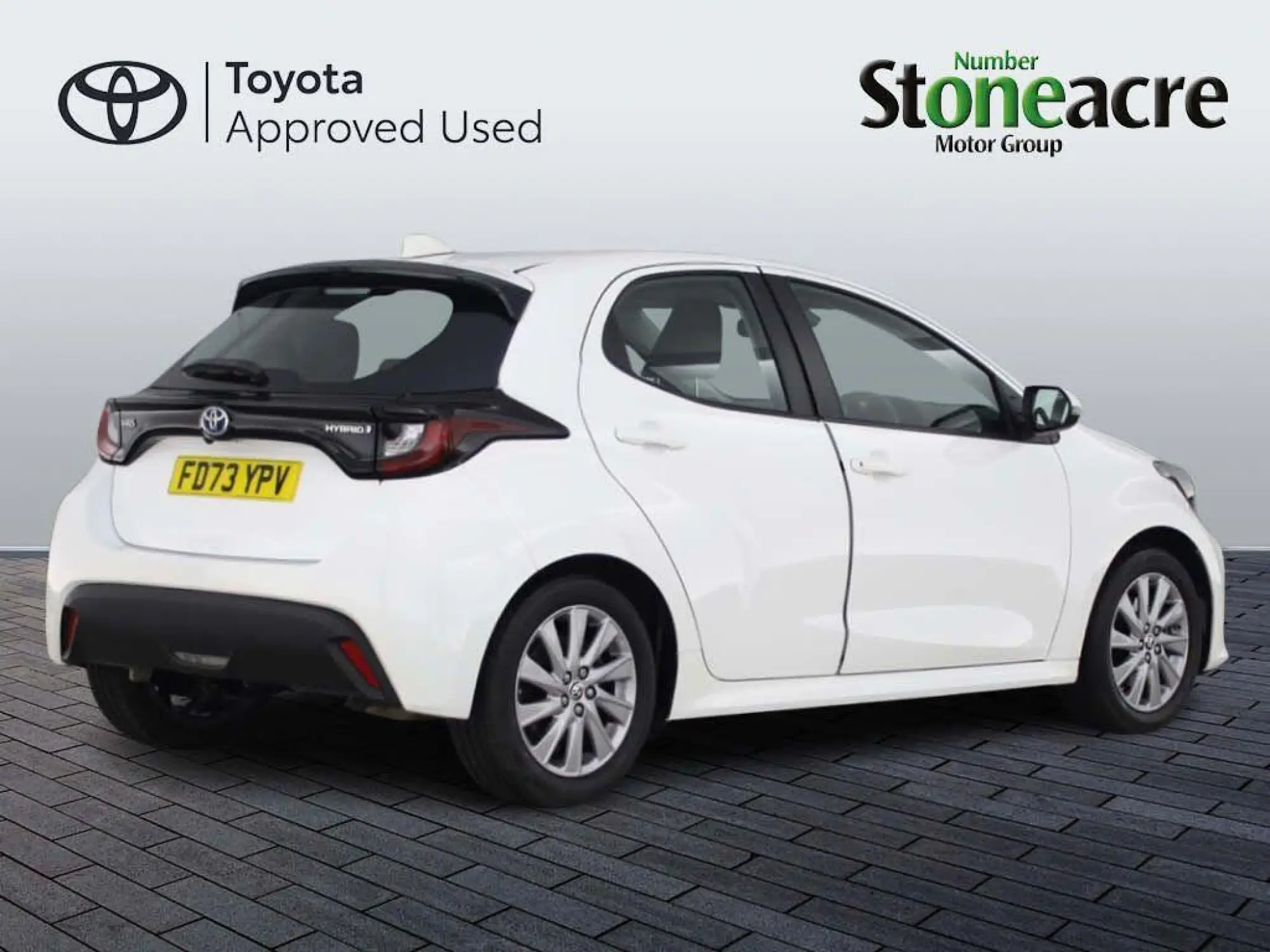 Toyota Yaris 1.5 Hybrid Icon 5dr CVT FD73YPV Image 2