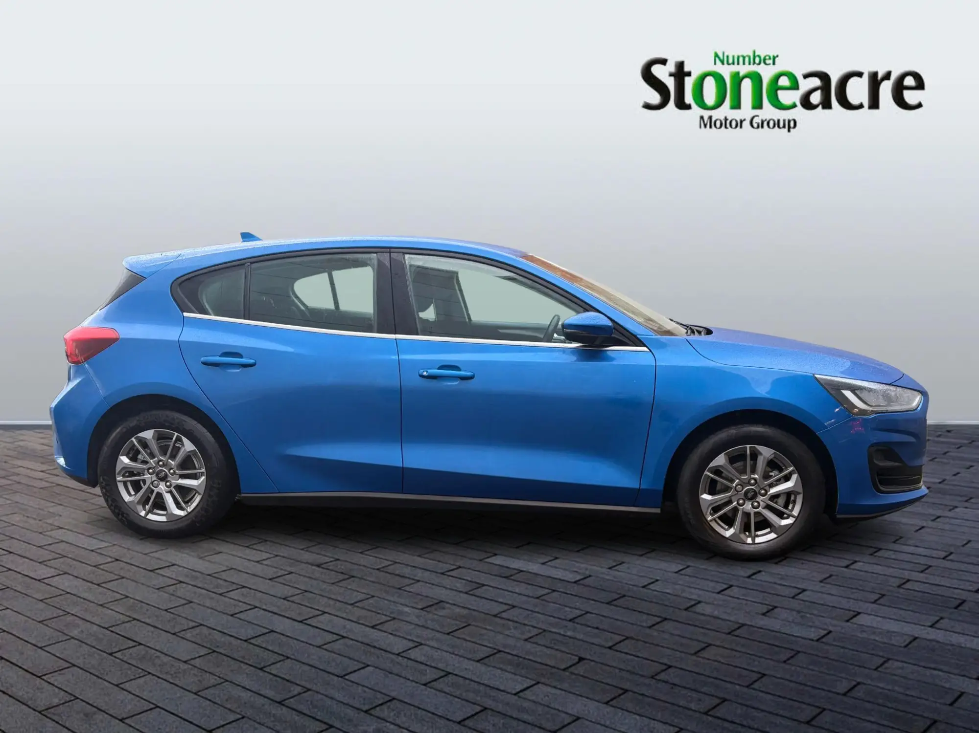 Ford Focus 1.0T EcoBoost MHEV Titanium Euro 6 (s/s) 5dr FH23GWF Image 2