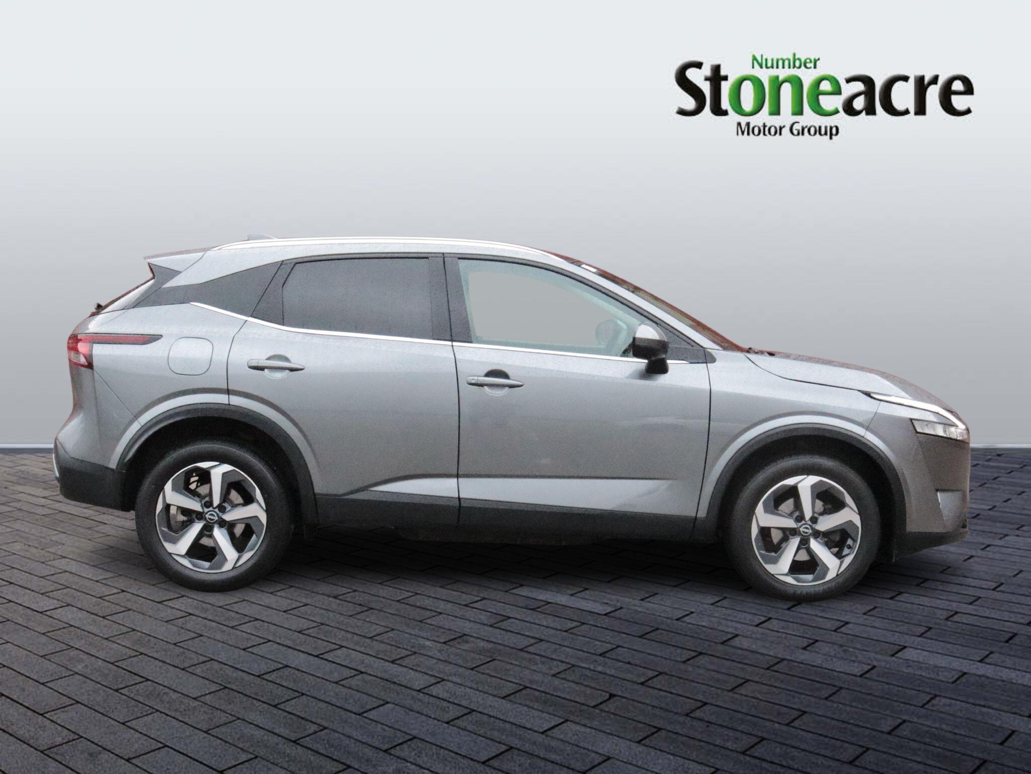 Nissan Qashqai 1.3 DiG-T MH N-Connecta 5dr DS73ESF Image 2
