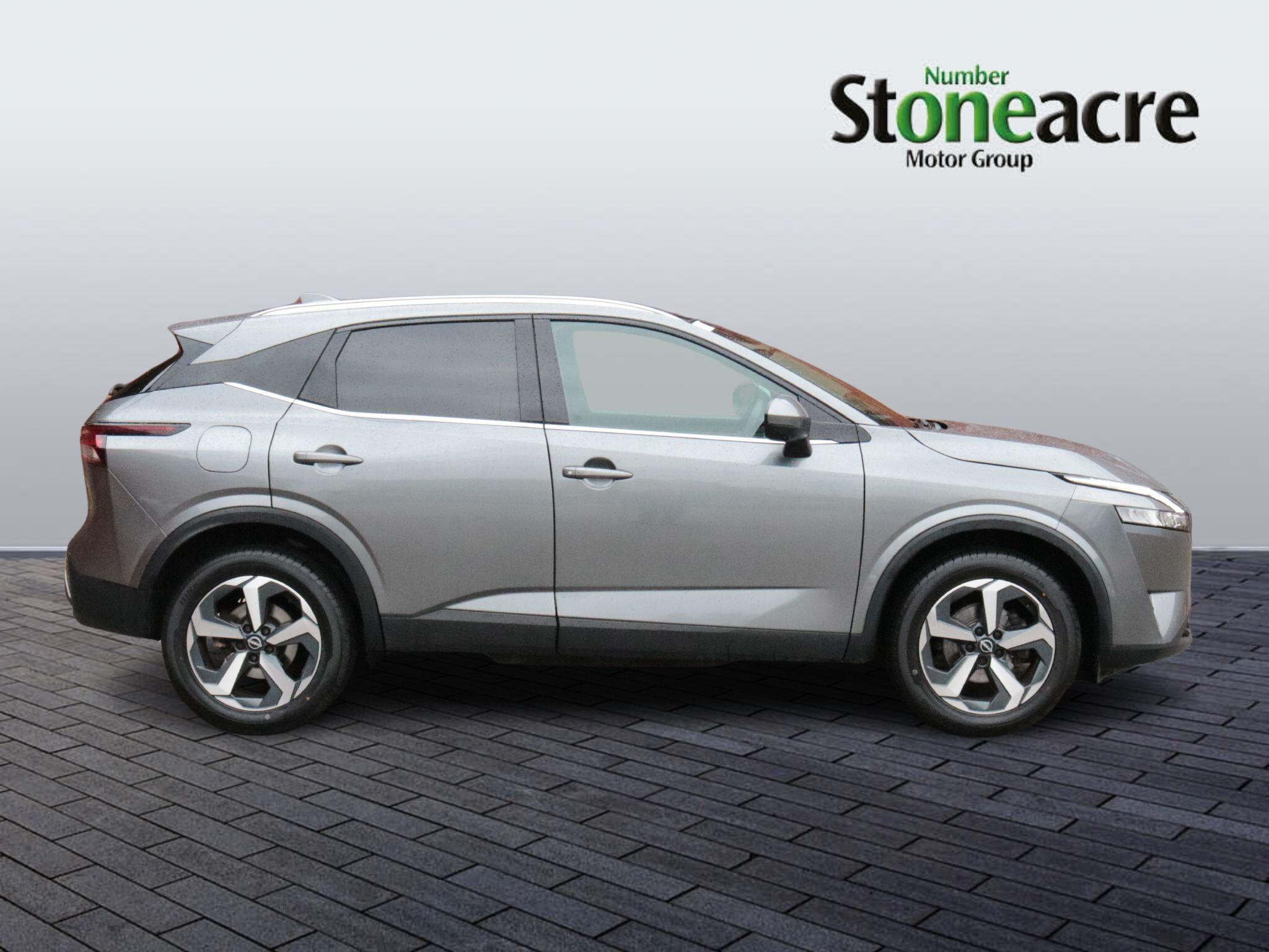 Nissan Qashqai 1.3 DiG-T MH N-Connecta 5dr DN24HNW Image 2