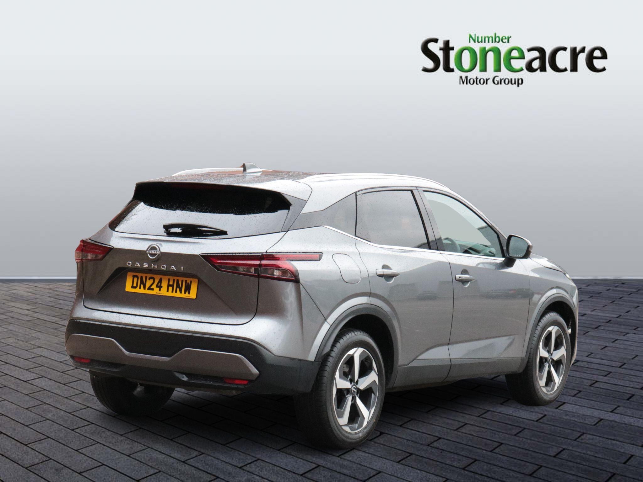 Nissan Qashqai 1.3 DiG-T MH N-Connecta 5dr DN24HNW Image 3