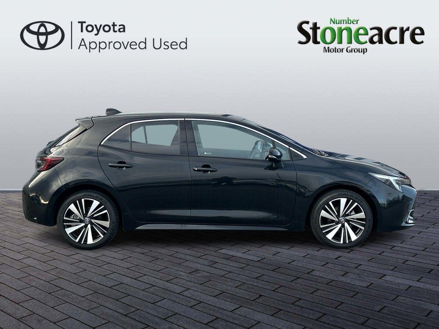 Toyota Corolla Hatchback Image 2