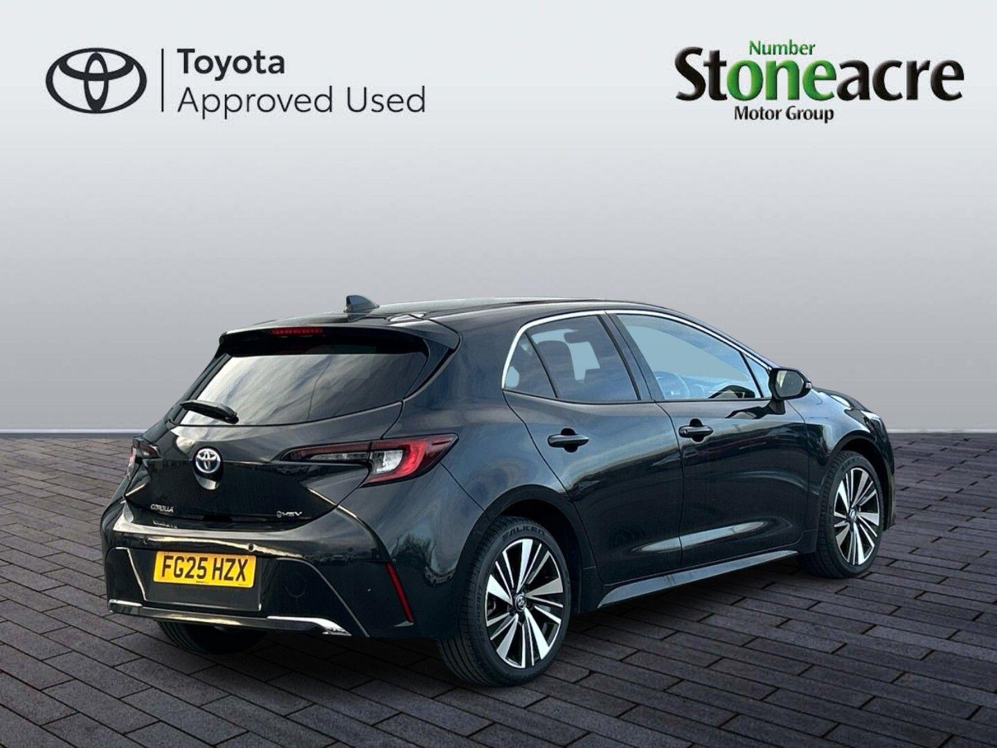 Toyota Corolla Hatchback Image 3