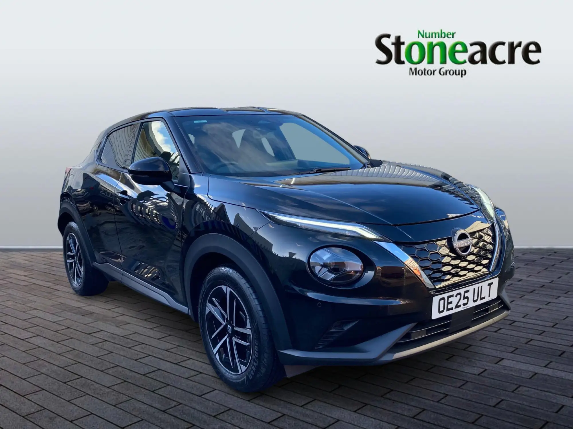 Nissan Juke Hybrid 1.6 N-Connecta Auto Euro 6 5dr OE25ULT Image 1