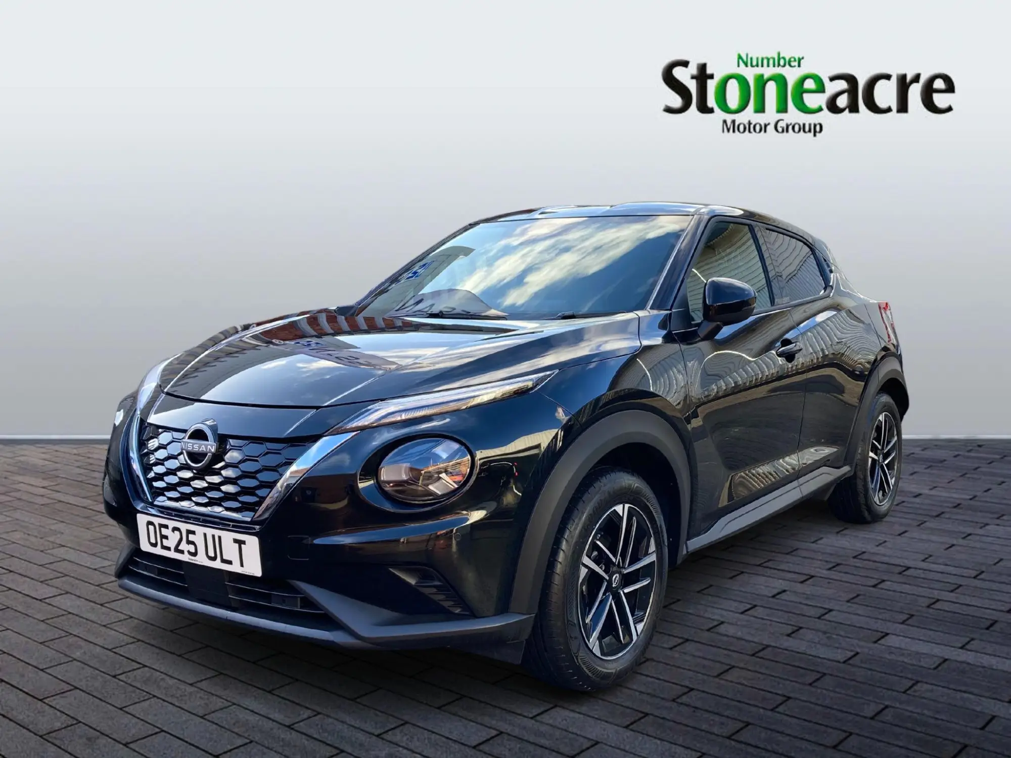 Nissan Juke Hybrid 1.6 N-Connecta Auto Euro 6 5dr OE25ULT Image 3