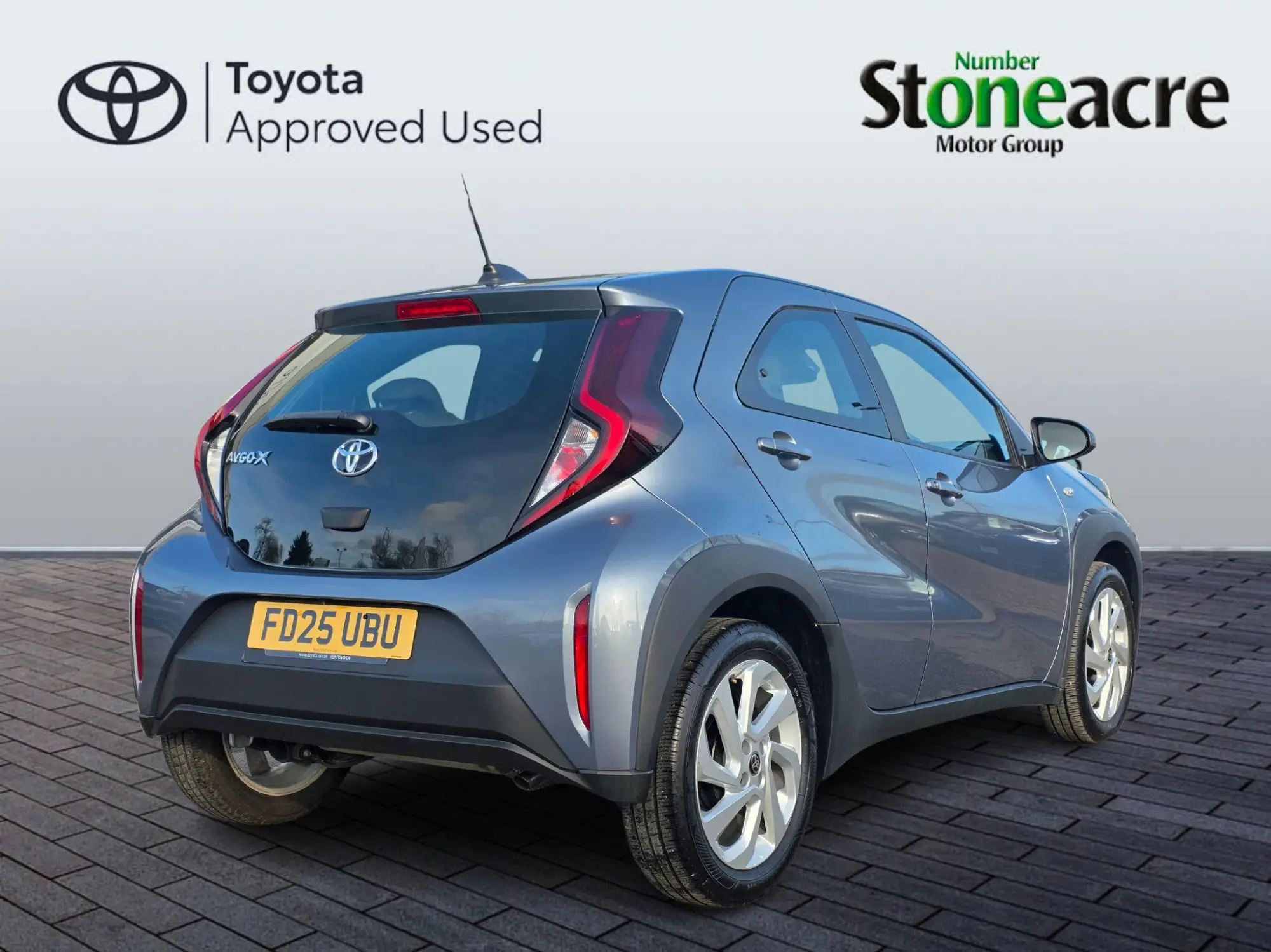 Toyota Aygo X 1.0 VVT-i Pure 5dr Auto FD25UBU Image 2