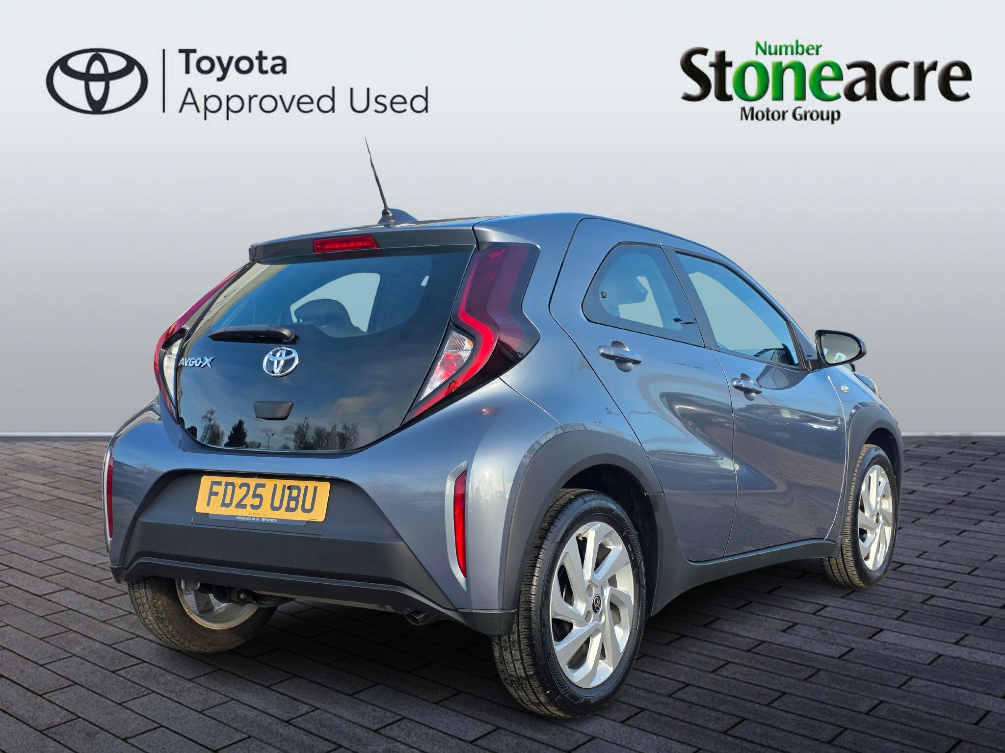 Toyota Aygo X 1.0 VVT-i Pure 5dr Auto FD25UBU Image 2