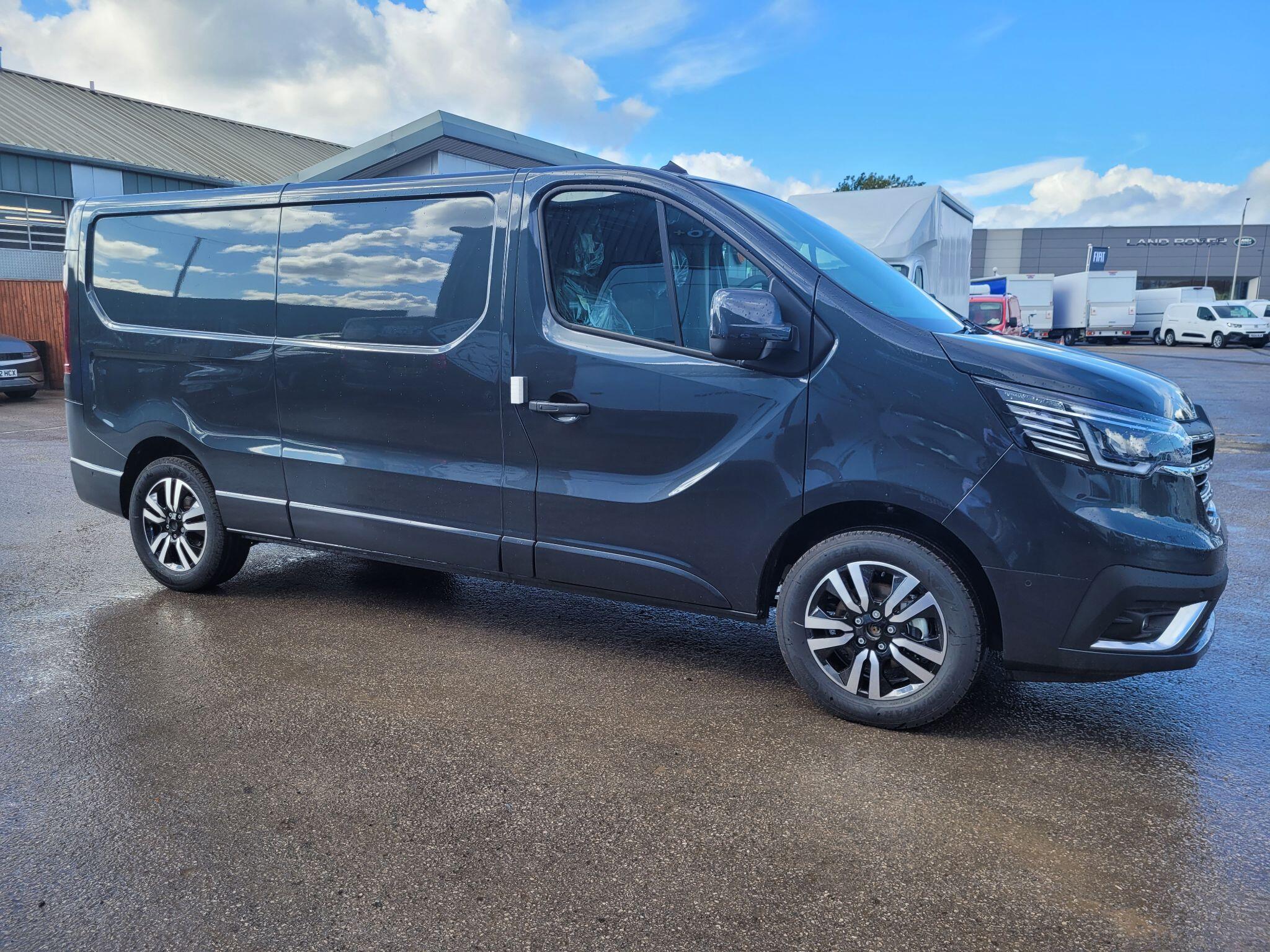 Renault Trafic 2.0 dCi Blue 30 Extra Sport LWB Euro 6 (s/s) 5dr YO75HFH Image 1