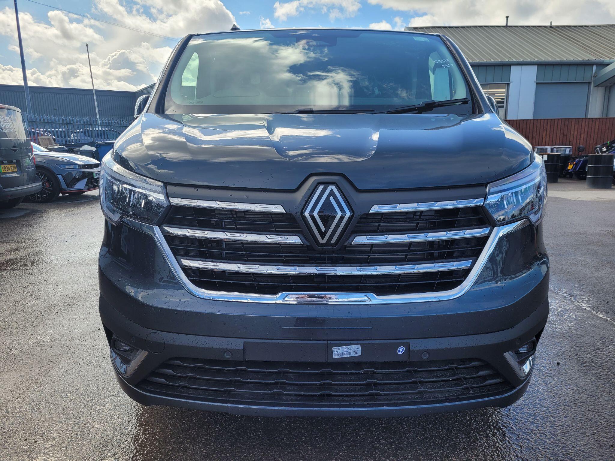 Renault Trafic 2.0 dCi Blue 30 Extra Sport LWB Euro 6 (s/s) 5dr YO75HFH Image 2