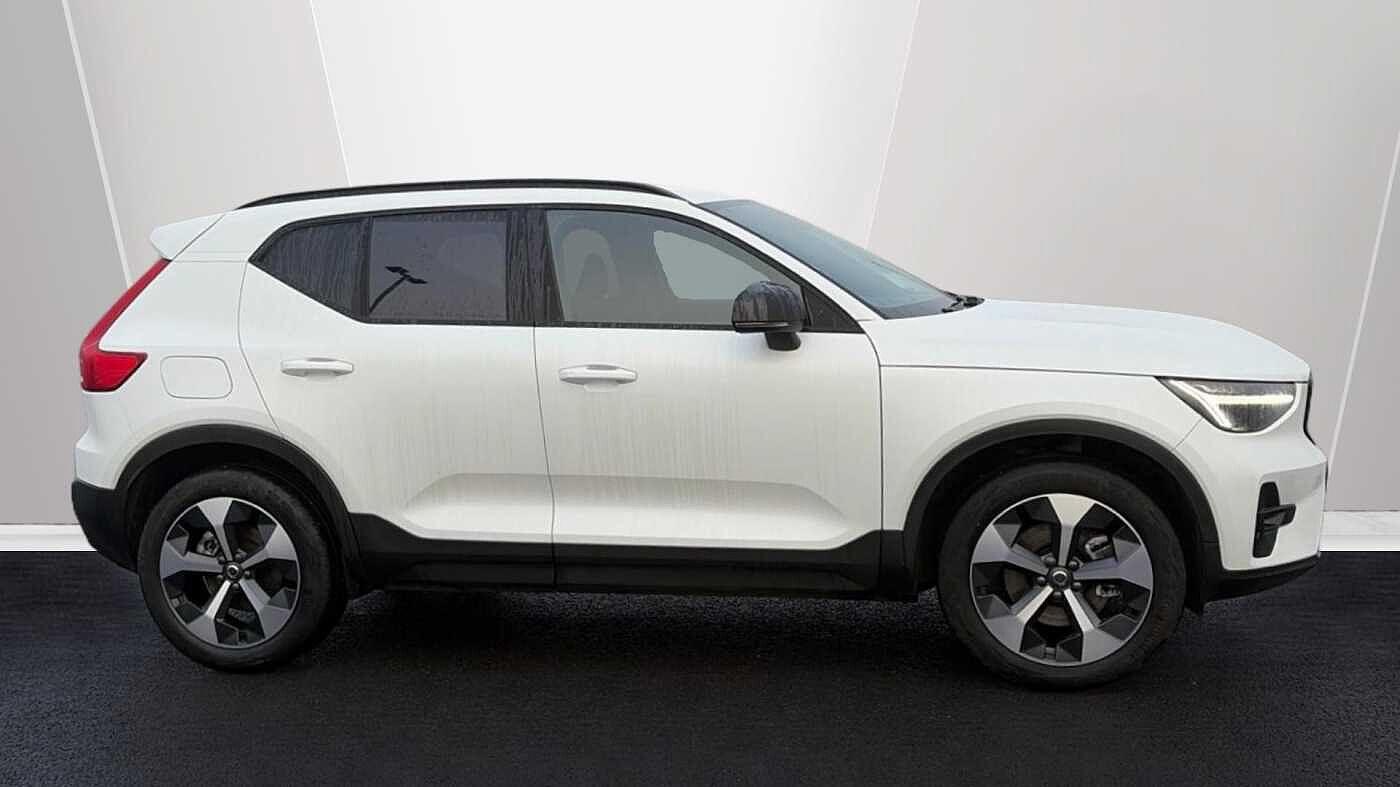 Volvo XC40 2.0 B3P Plus Dark 5dr Auto OW25XWU Image 3