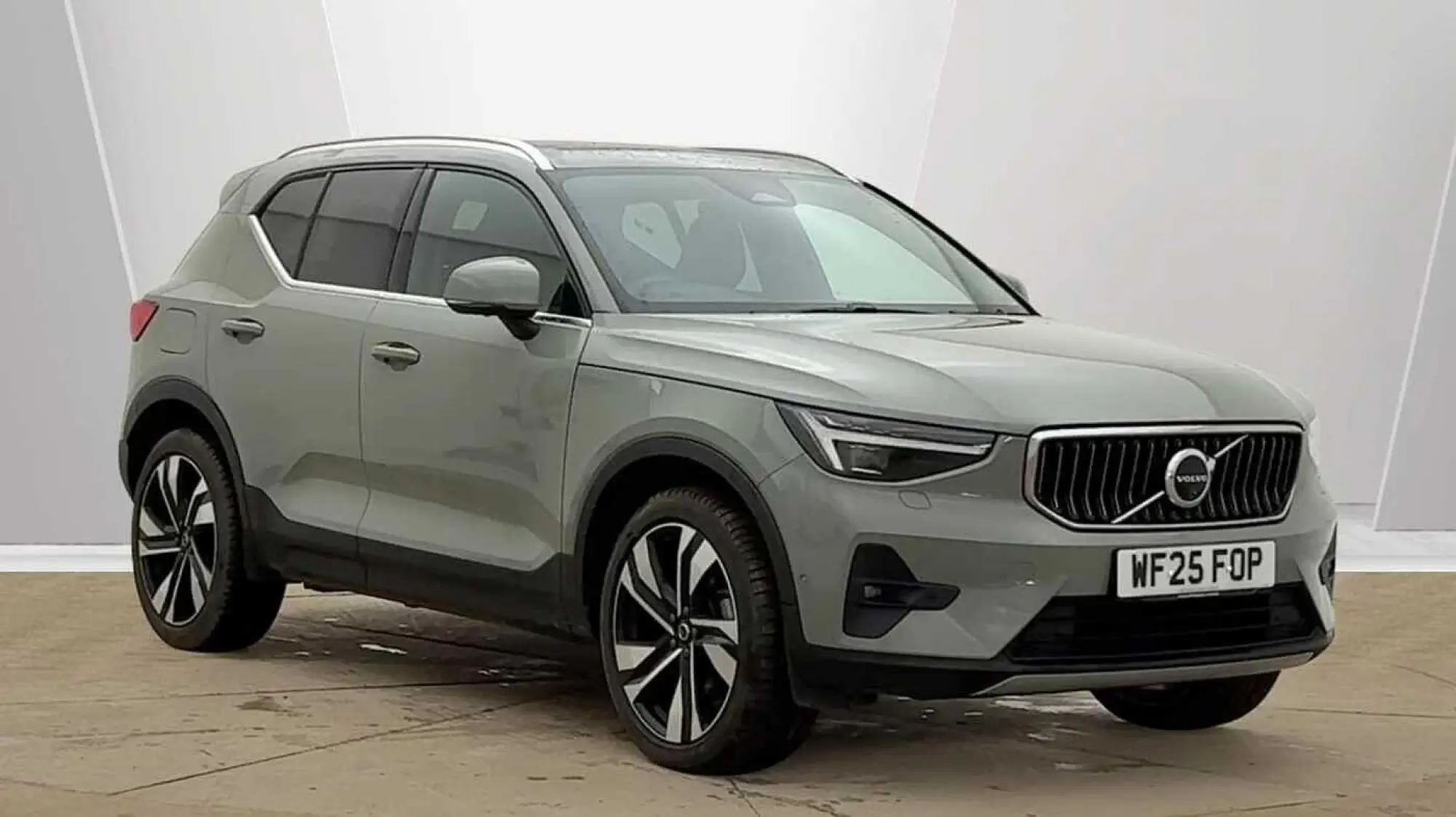 Volvo XC40 2.0 B4 MHEV Ultra Bright DCT Auto Euro 6 (s/s) 5dr WF25FOP Image 1
