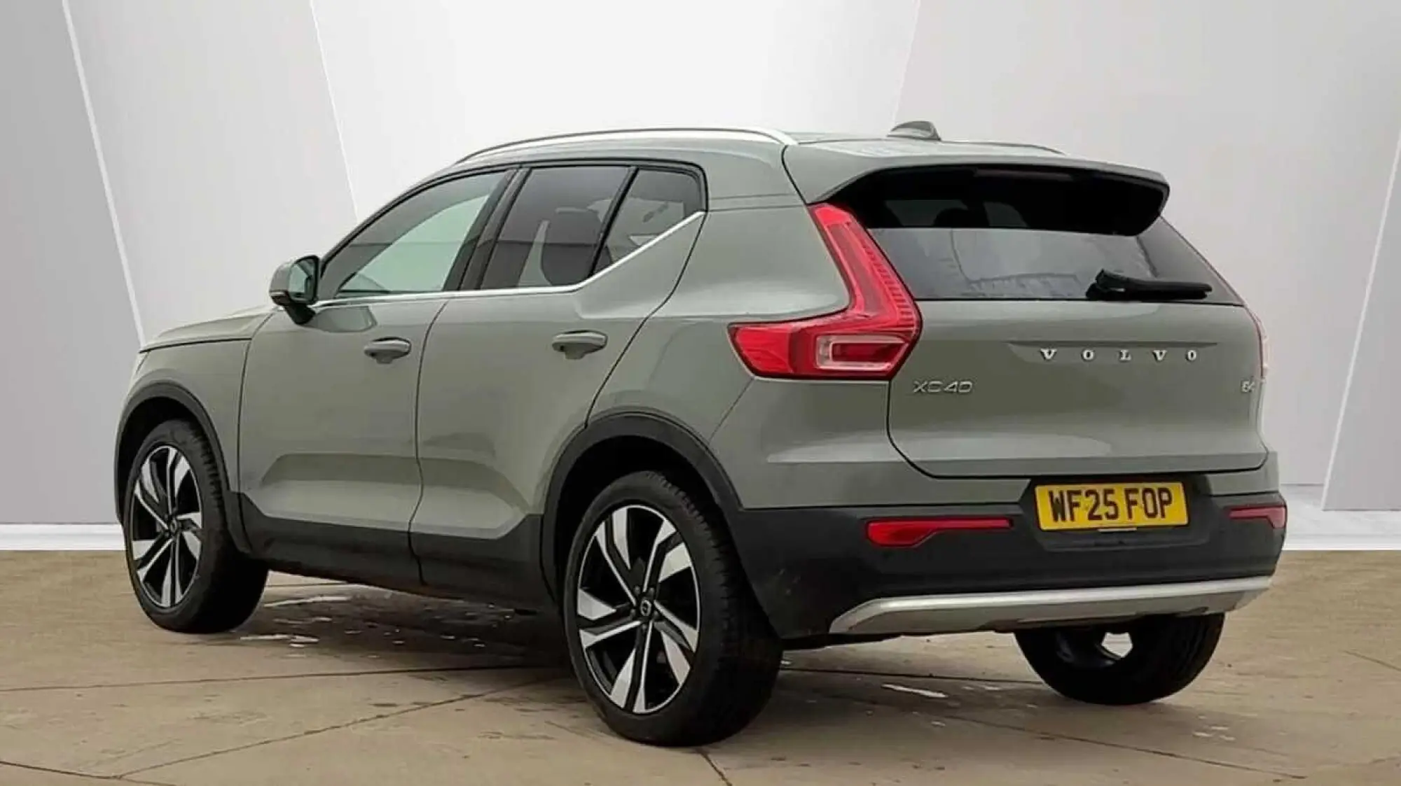 Volvo XC40 2.0 B4 MHEV Ultra Bright DCT Auto Euro 6 (s/s) 5dr WF25FOP Image 3