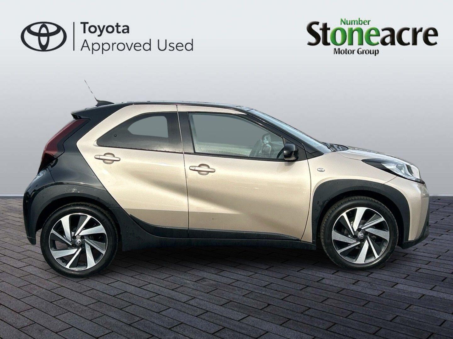 Toyota Aygo X 1.0 VVT-i Edge 5dr NL74OBP Image 2