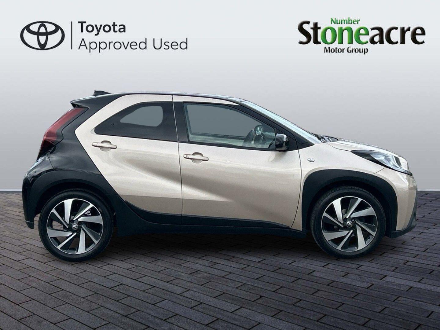 Toyota Aygo X 1.0 VVT-i Edge 5dr NL73SZG Image 2