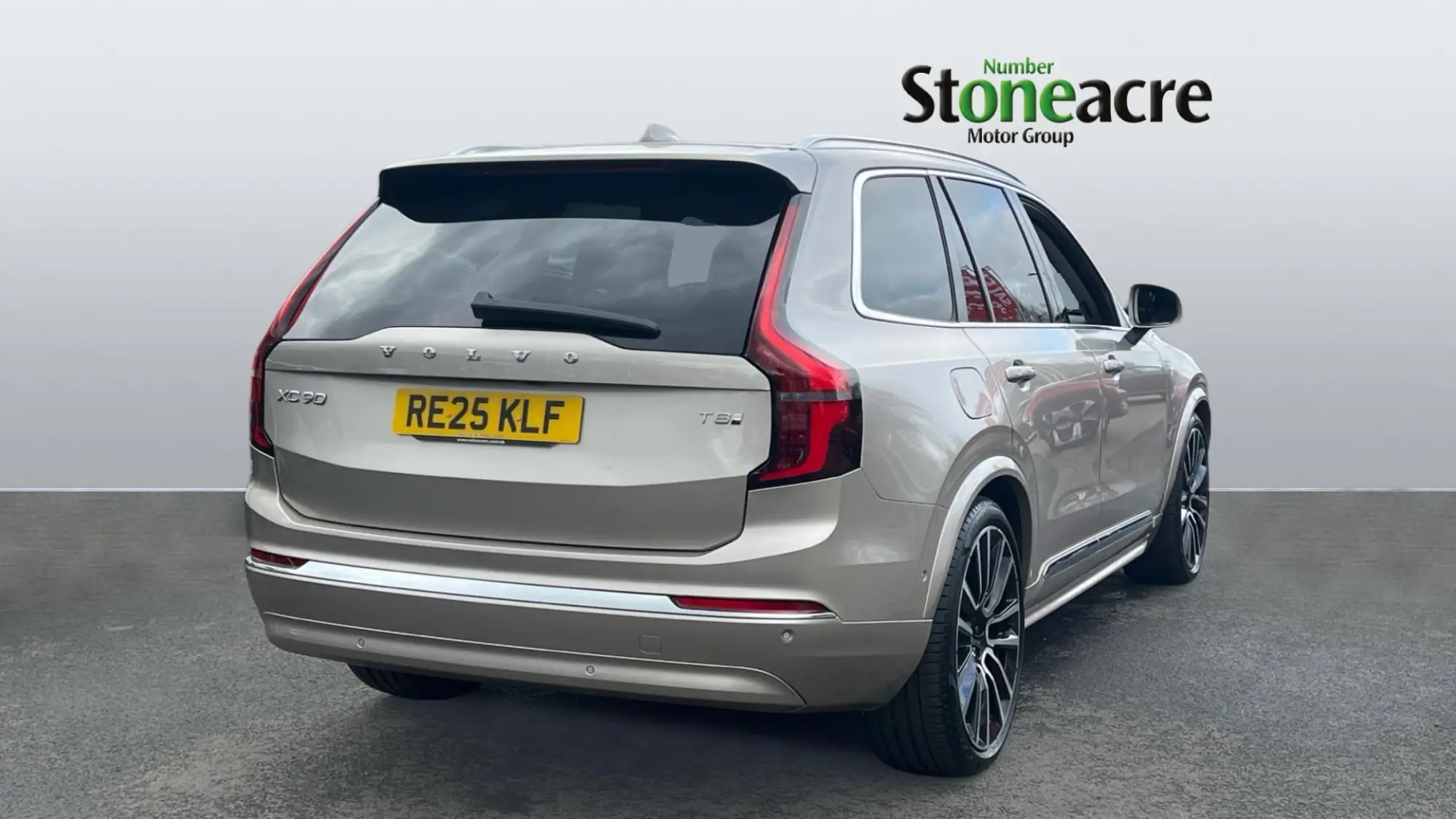 Volvo XC90 2.0 T8 18.8kWh Ultra Bright Auto 4WD Euro 6 (s/s) 5dr RE25KLF Image 2