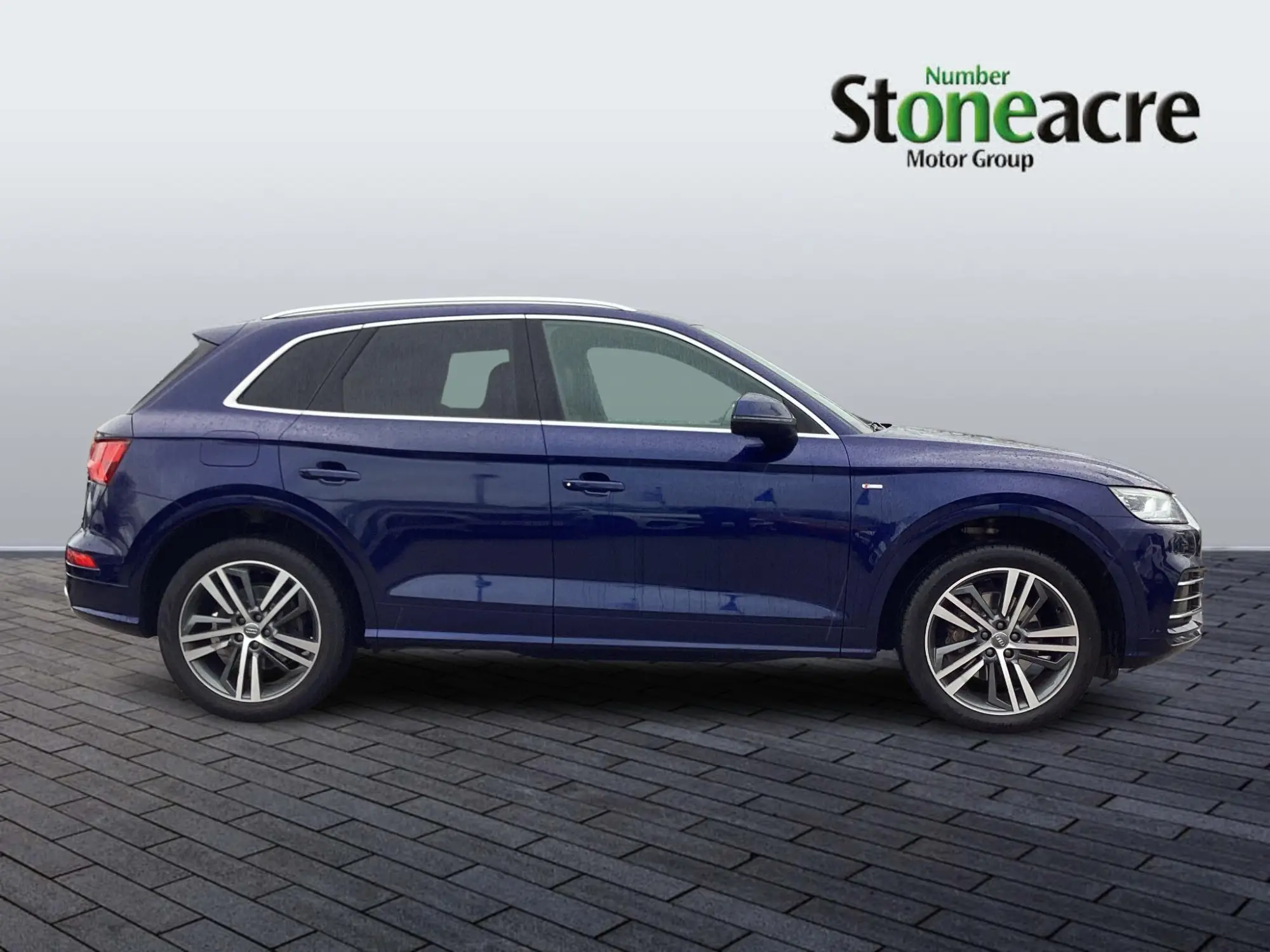 Audi Q5 2.0 TFSI 45 S line S Tronic quattro Euro 6 (s/s) 5dr LR69NPY Image 2