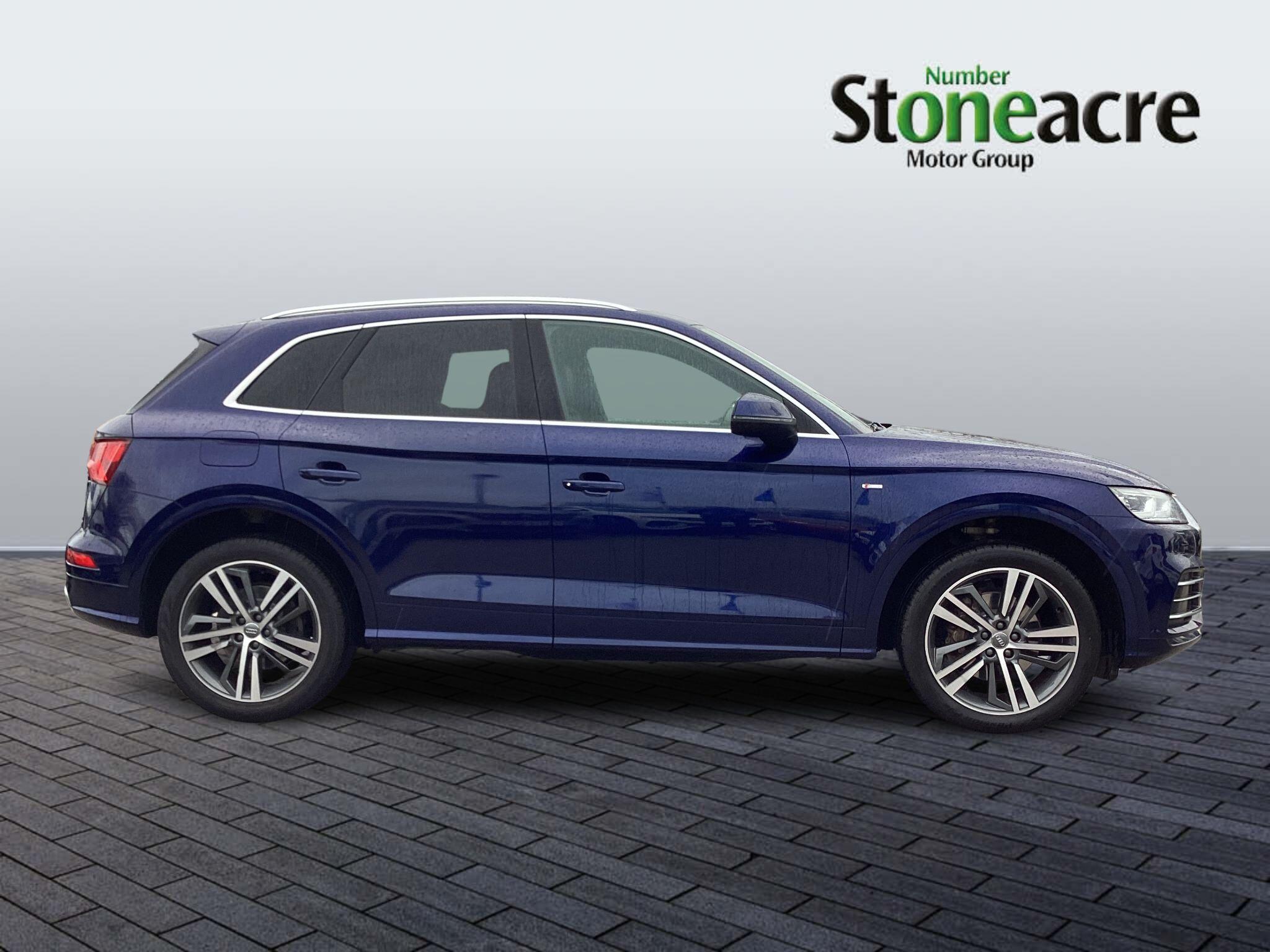 Audi Q5 2.0 TFSI 45 S line S Tronic quattro Euro 6 (s/s) 5dr LR69NPY Image 2