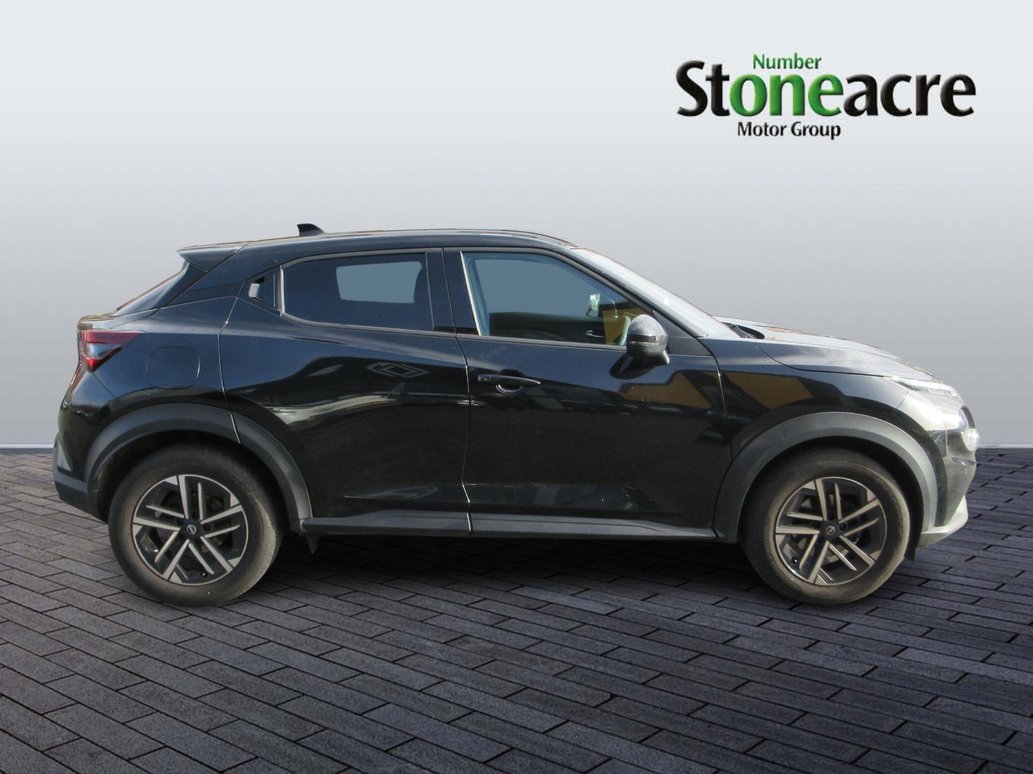 Nissan Juke 1.0 DIG-T N-Connecta Euro 6 (s/s) 5dr CF25YVG Image 2