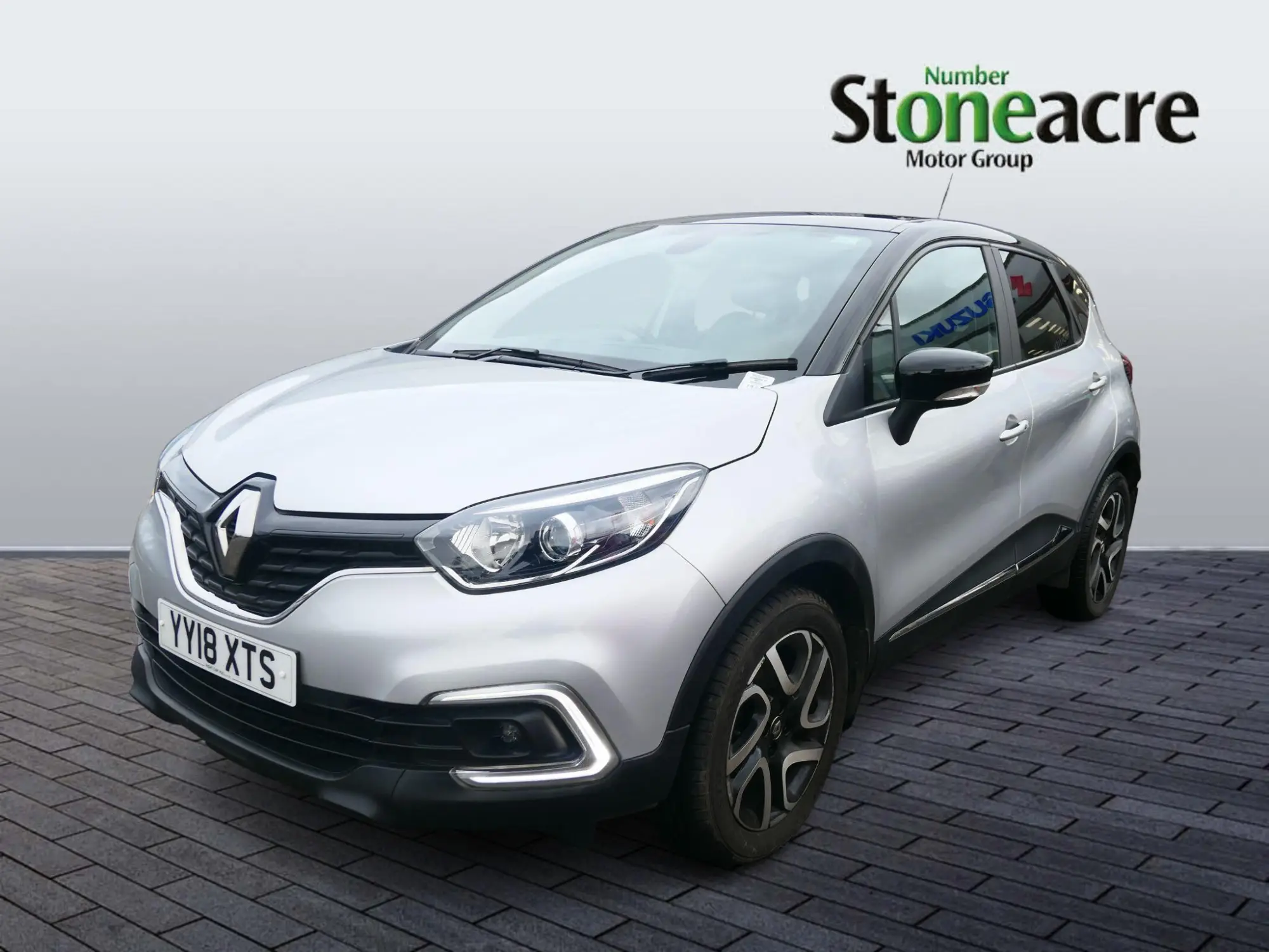 Renault Captur 0.9 TCE 90 Iconic 5dr YY18XTS Image 1