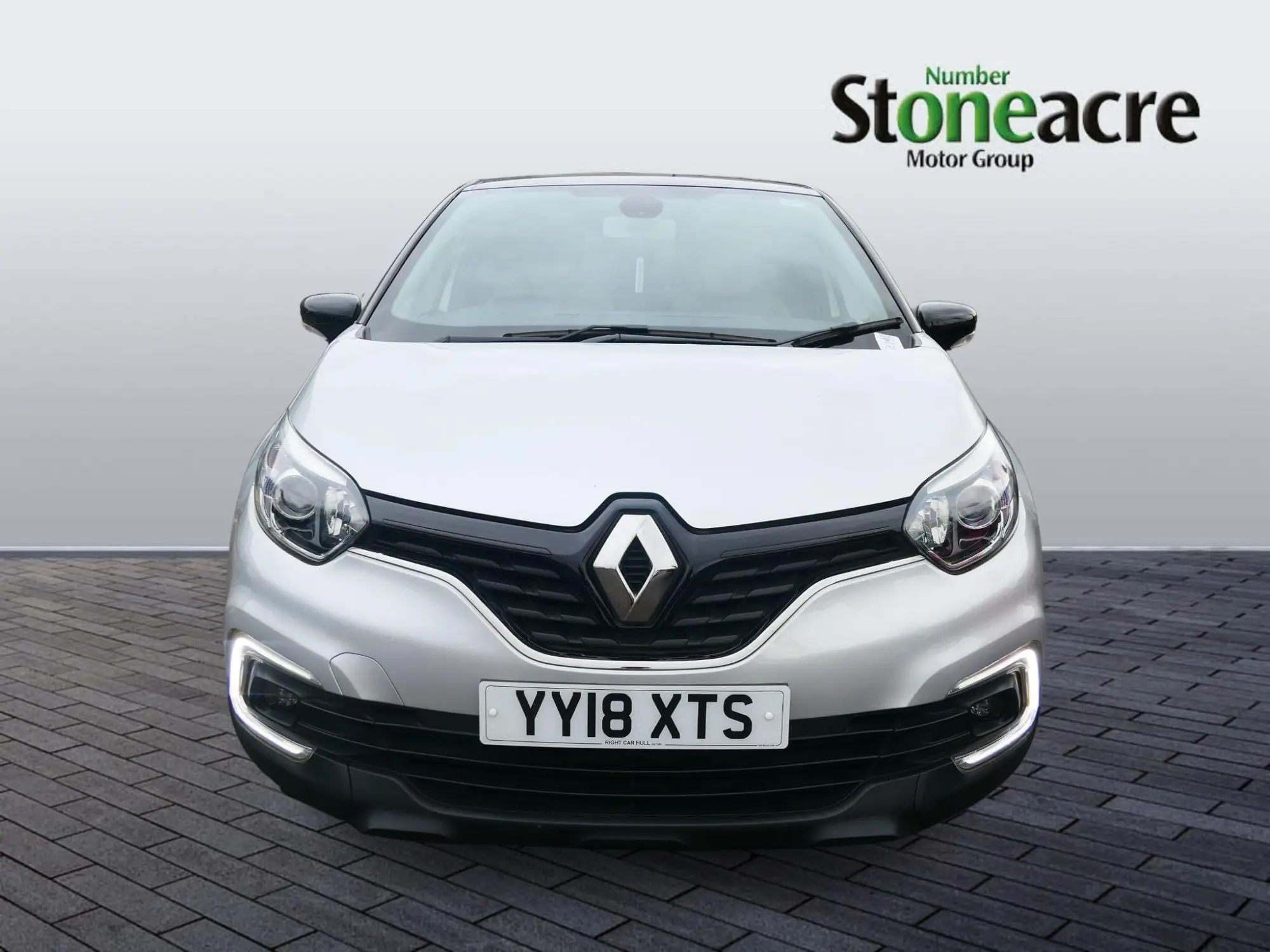 Renault Captur 0.9 TCE 90 Iconic 5dr YY18XTS Image 2