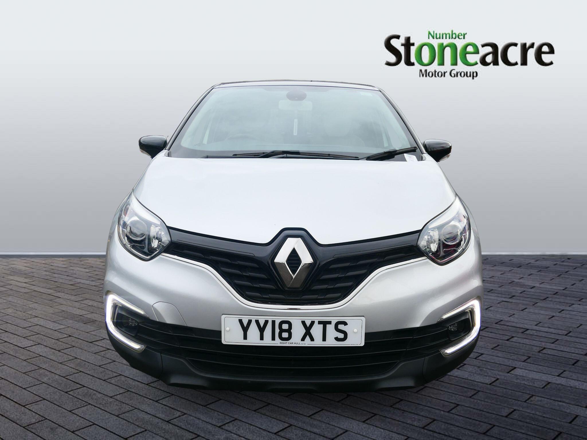 Renault Captur 0.9 TCE 90 Iconic 5dr YY18XTS Image 2