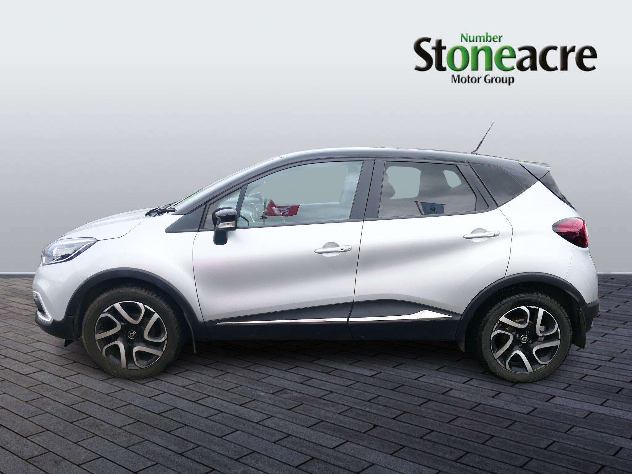 Renault Captur 0.9 TCE 90 Iconic 5dr YY18XTS Image 3