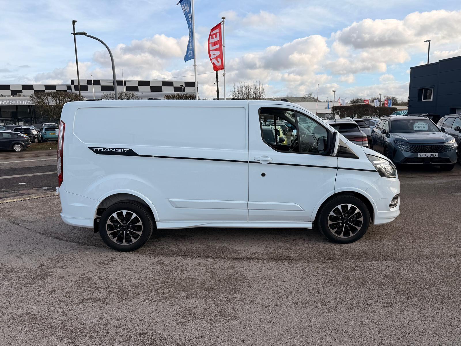 Ford Transit Custom Image 2