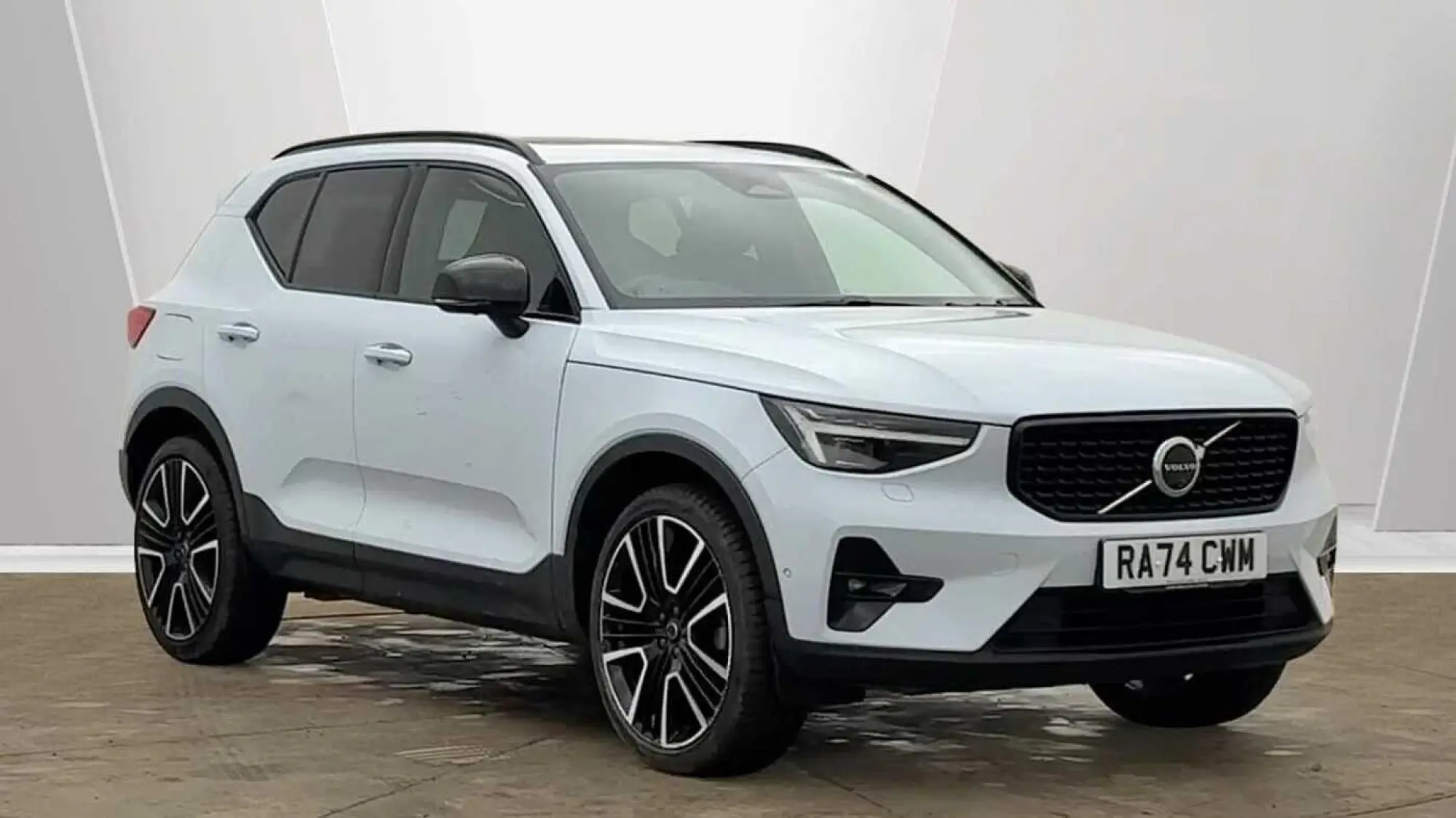 Volvo XC40 2.0 B4 MHEV Ultra Dark DCT Auto Euro 6 (s/s) 5dr RA74CWM Image 1