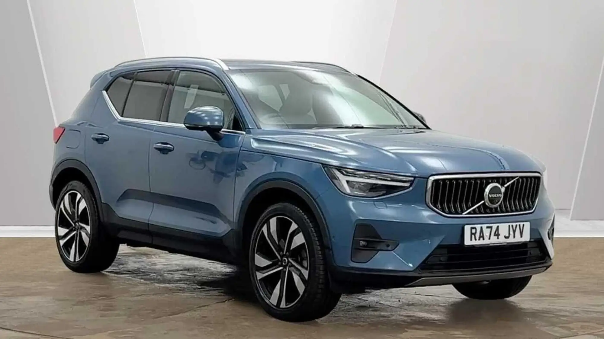 Volvo XC40 2.0 B3 MHEV Ultra Bright DCT Auto Euro 6 (s/s) 5dr RA74JYV Image 1