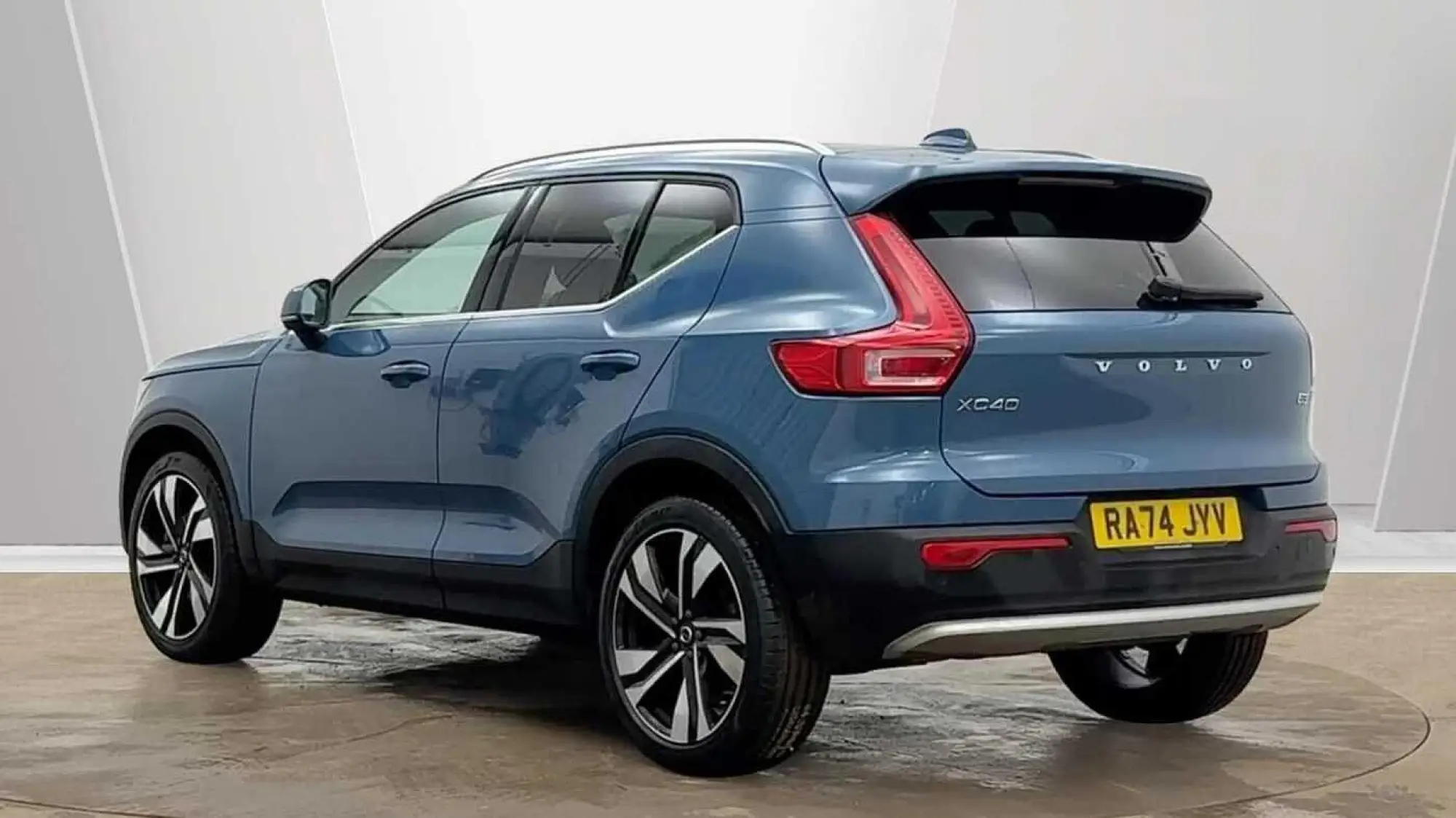 Volvo XC40 2.0 B3 MHEV Ultra Bright DCT Auto Euro 6 (s/s) 5dr RA74JYV Image 3