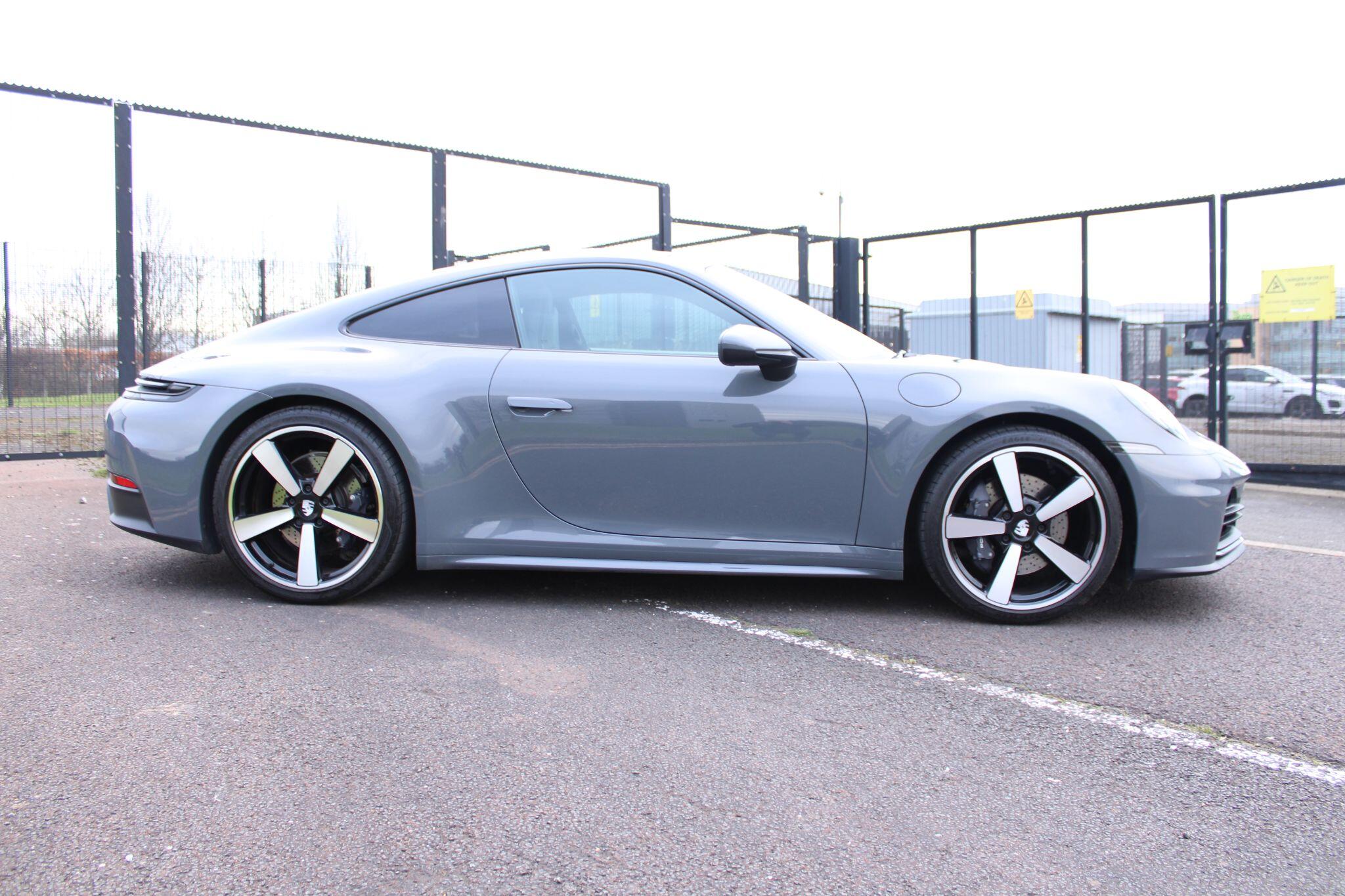 Porsche 911 3.0T 992 Carrera PDK Euro 6 (s/s) 2dr KU74VJZ Image 2