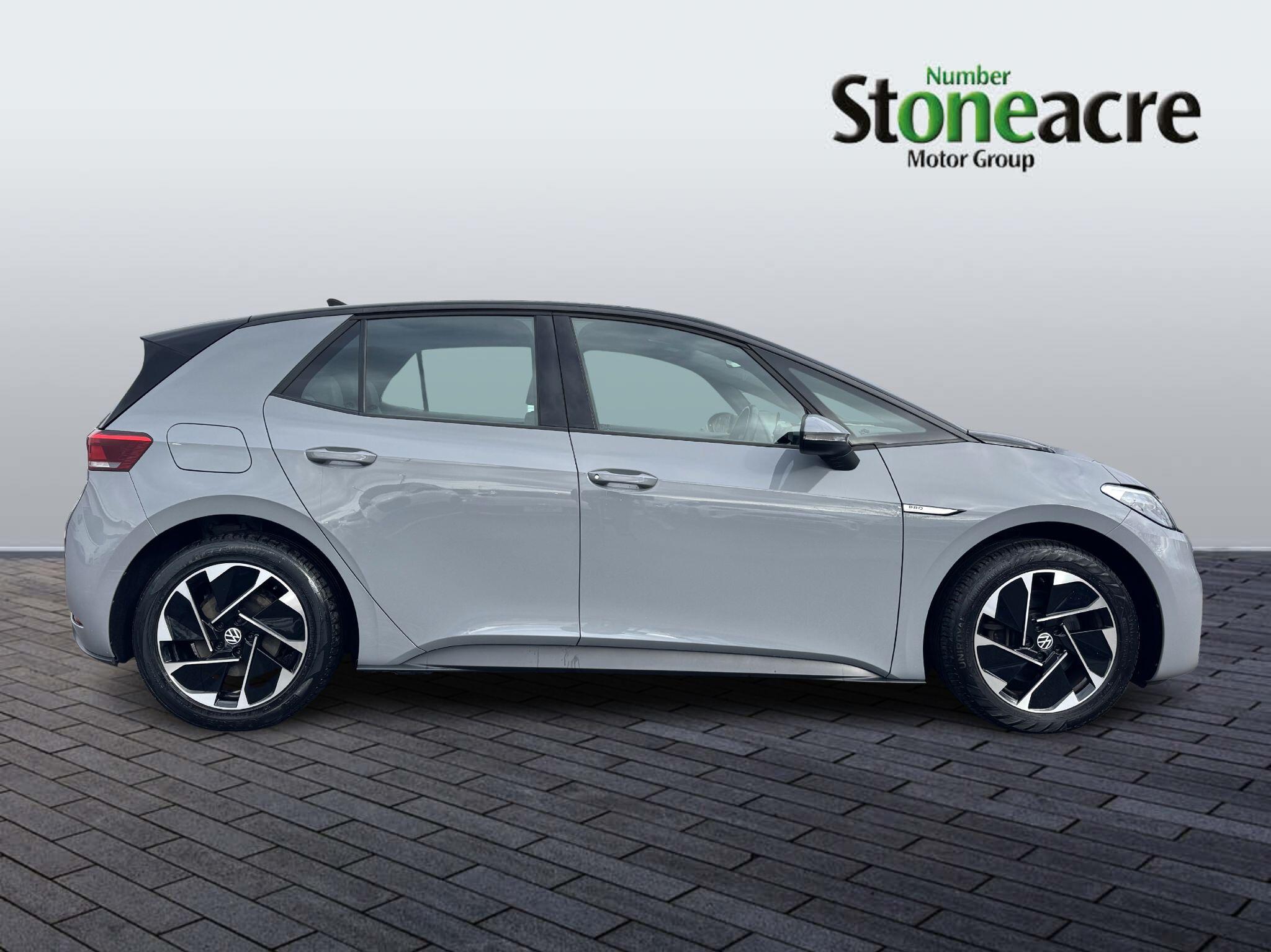 Volkswagen ID.3 Pro 58kWh Life Auto 5dr PJ71ARX Image 2