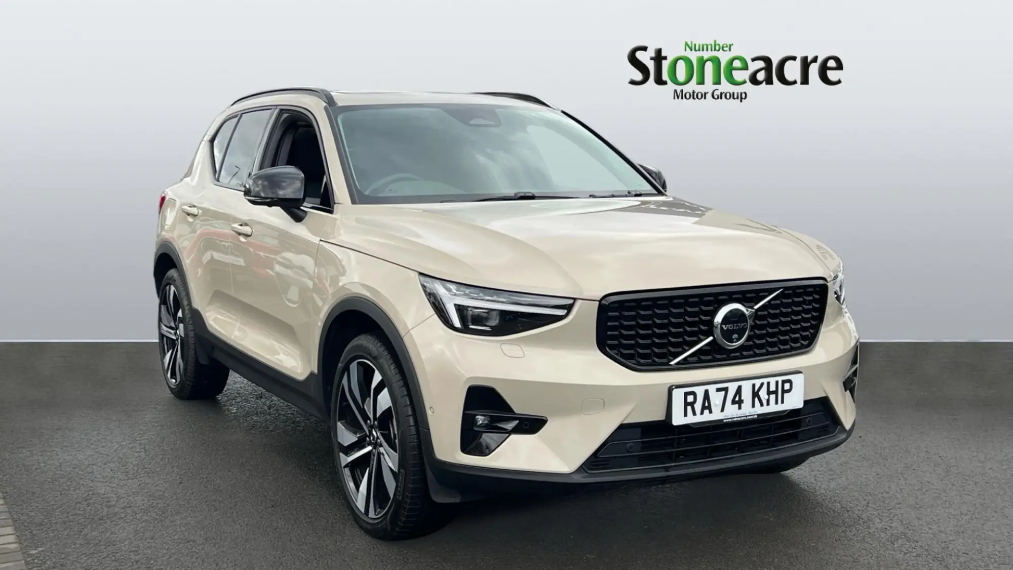 Volvo XC40 2.0 B3 MHEV Ultra Dark DCT Auto Euro 6 (s/s) 5dr RA74KHP Image 1