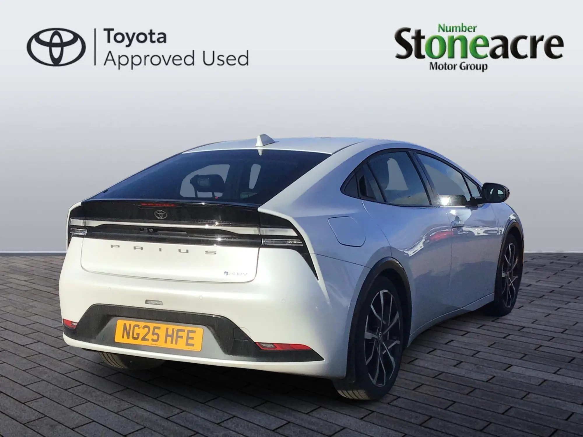 Toyota Prius Plug-in Hybrid 2.0 13.6 kWh Excel CVT Euro 6 (s/s) 5dr NG25HFE Image 2