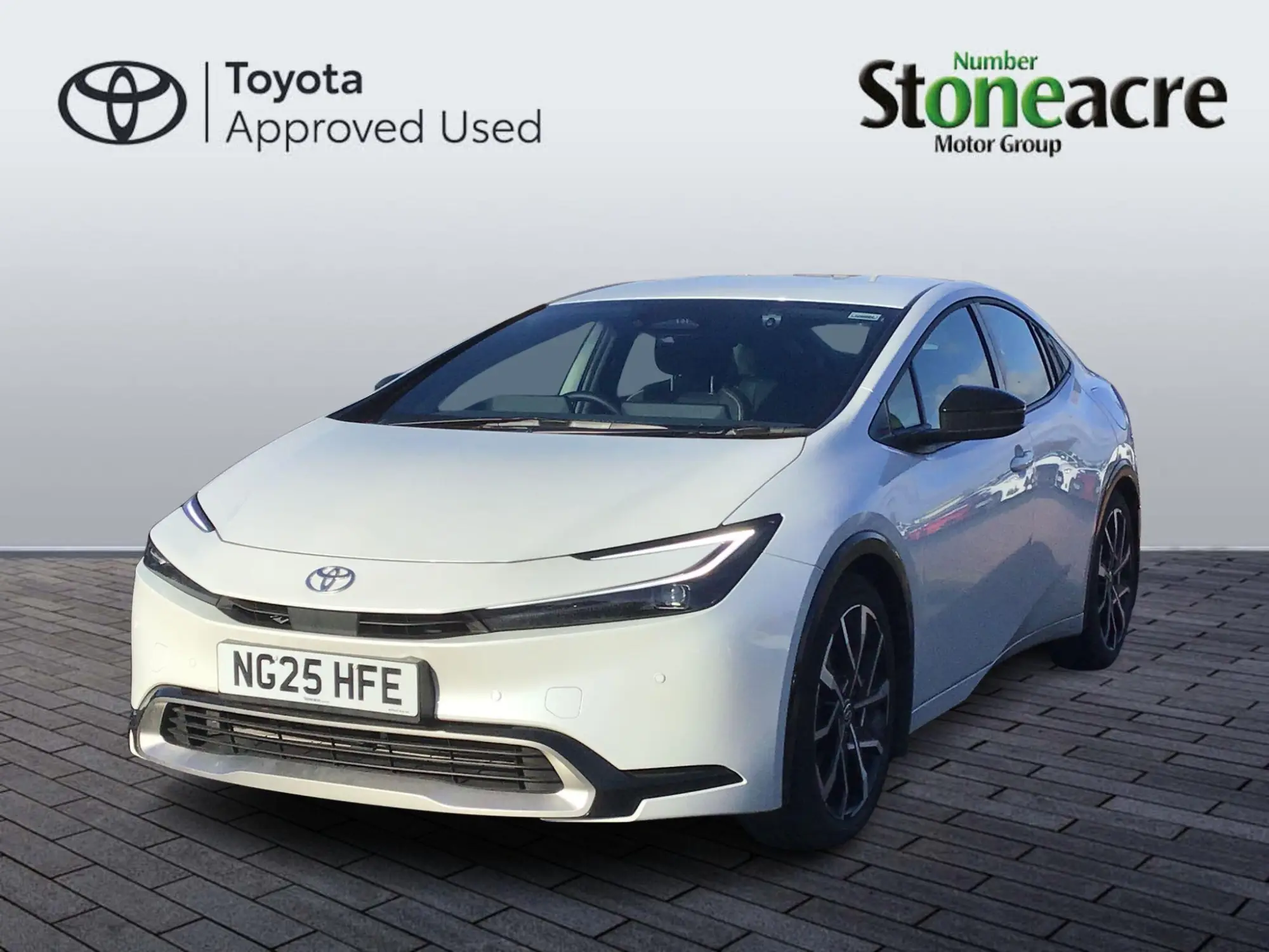 Toyota Prius Plug-in Hybrid 2.0 13.6 kWh Excel CVT Euro 6 (s/s) 5dr NG25HFE Image 3