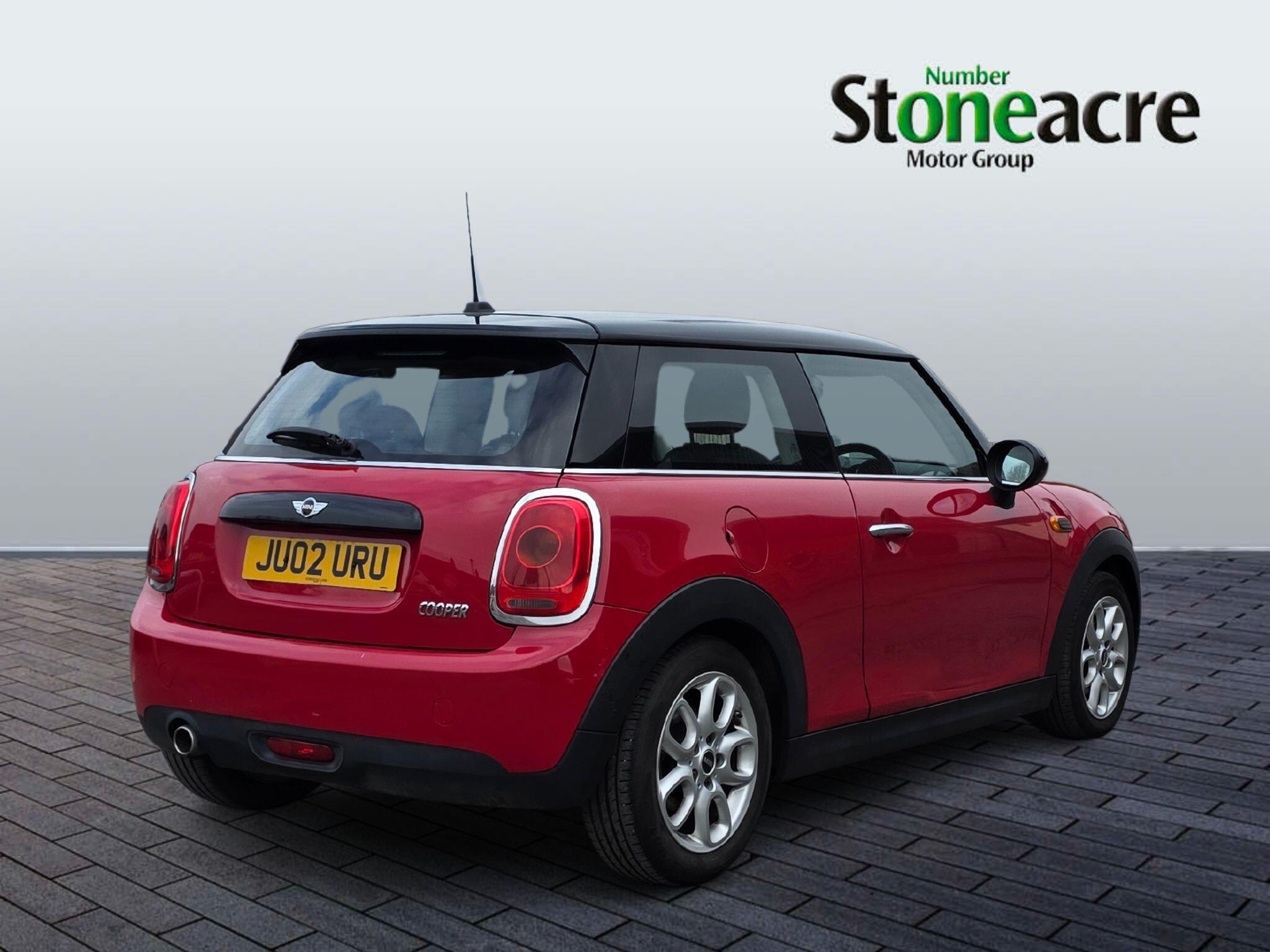 MINI Hatch 1.5 Cooper Euro 6 (s/s) 3dr YK67GRD Image 3