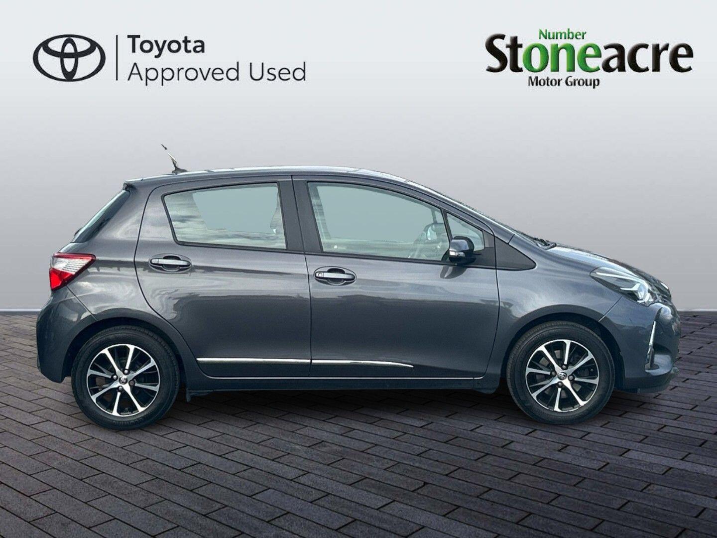 Toyota Yaris 1.5 VVT-i Icon Tech Euro 6 5dr NJ18JYP Image 2