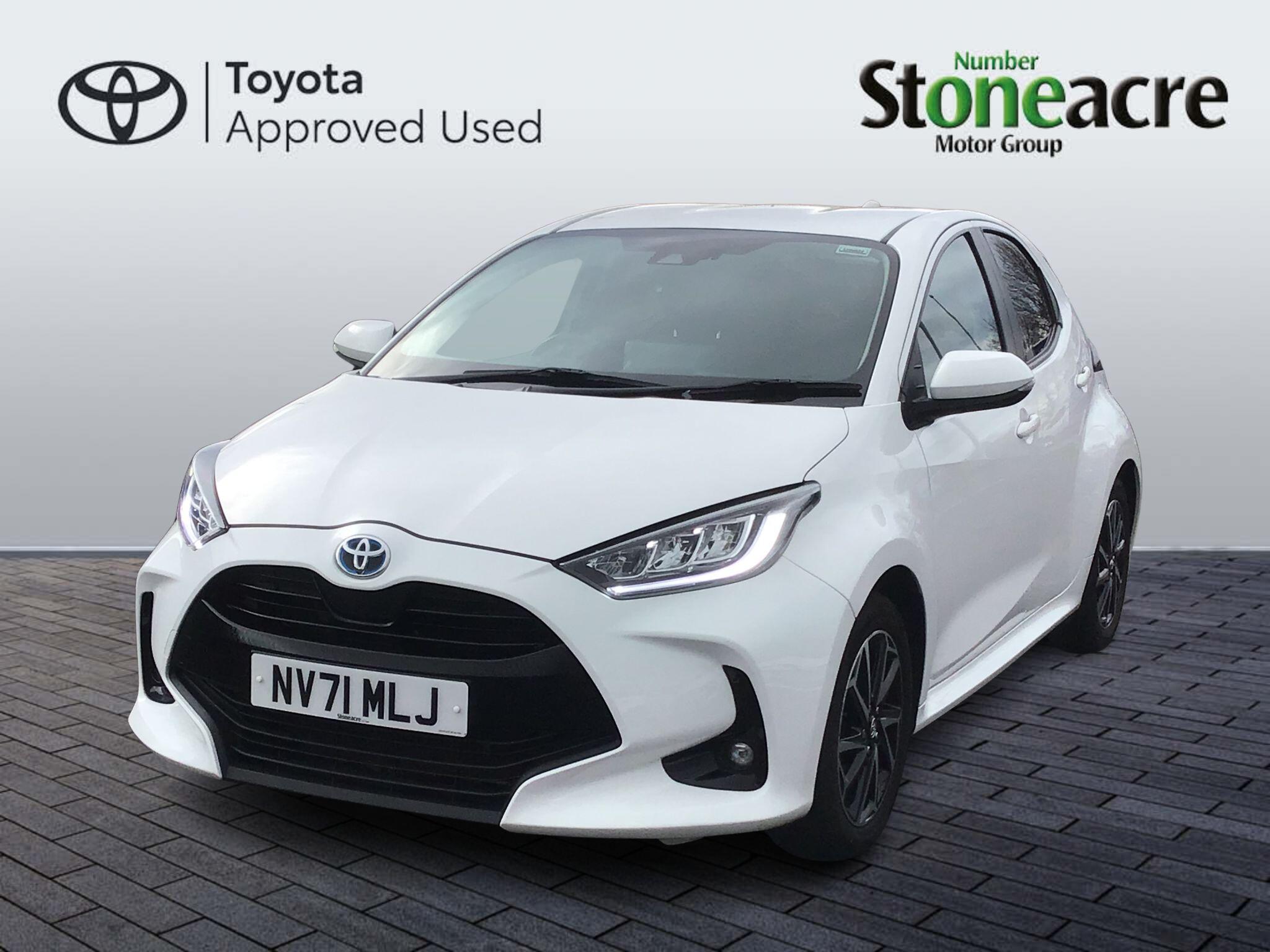 Toyota Yaris 1.5 Hybrid Design 5dr CVT NV71MLJ Image 3