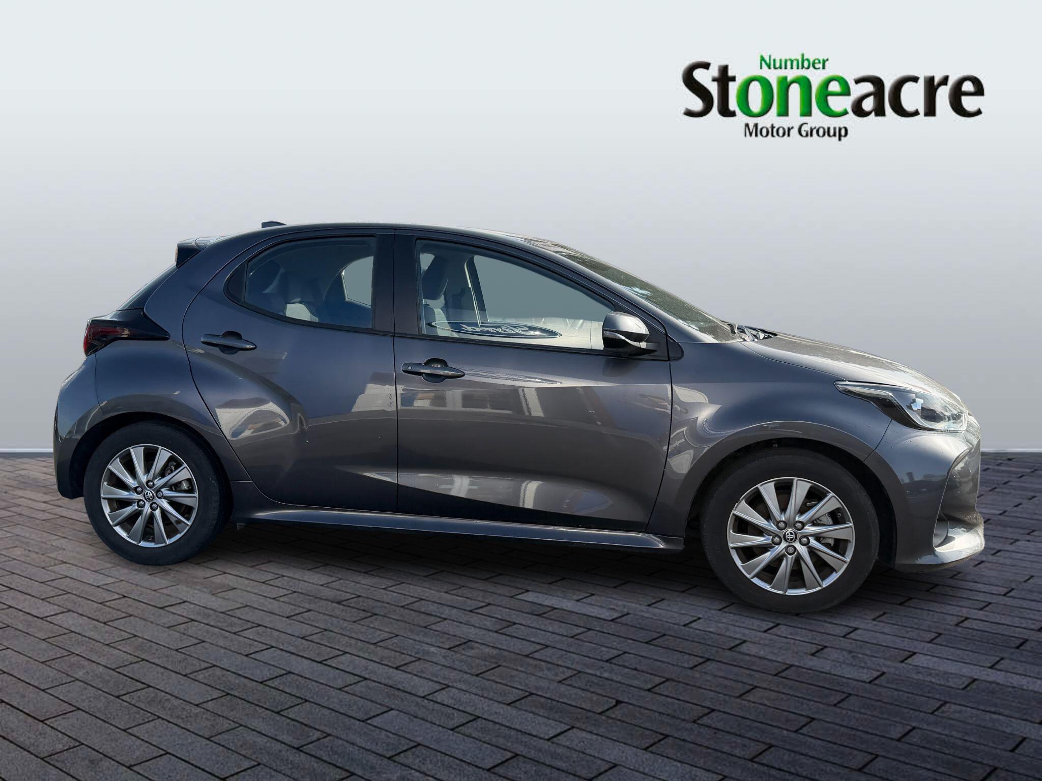 Toyota Yaris 1.5 Hybrid Icon 5dr CVT HF72YPJ Image 2