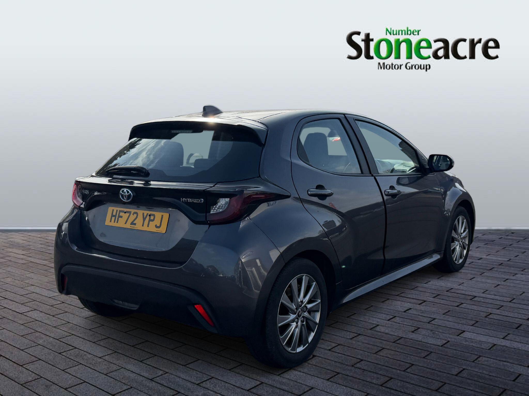 Toyota Yaris 1.5 Hybrid Icon 5dr CVT HF72YPJ Image 3