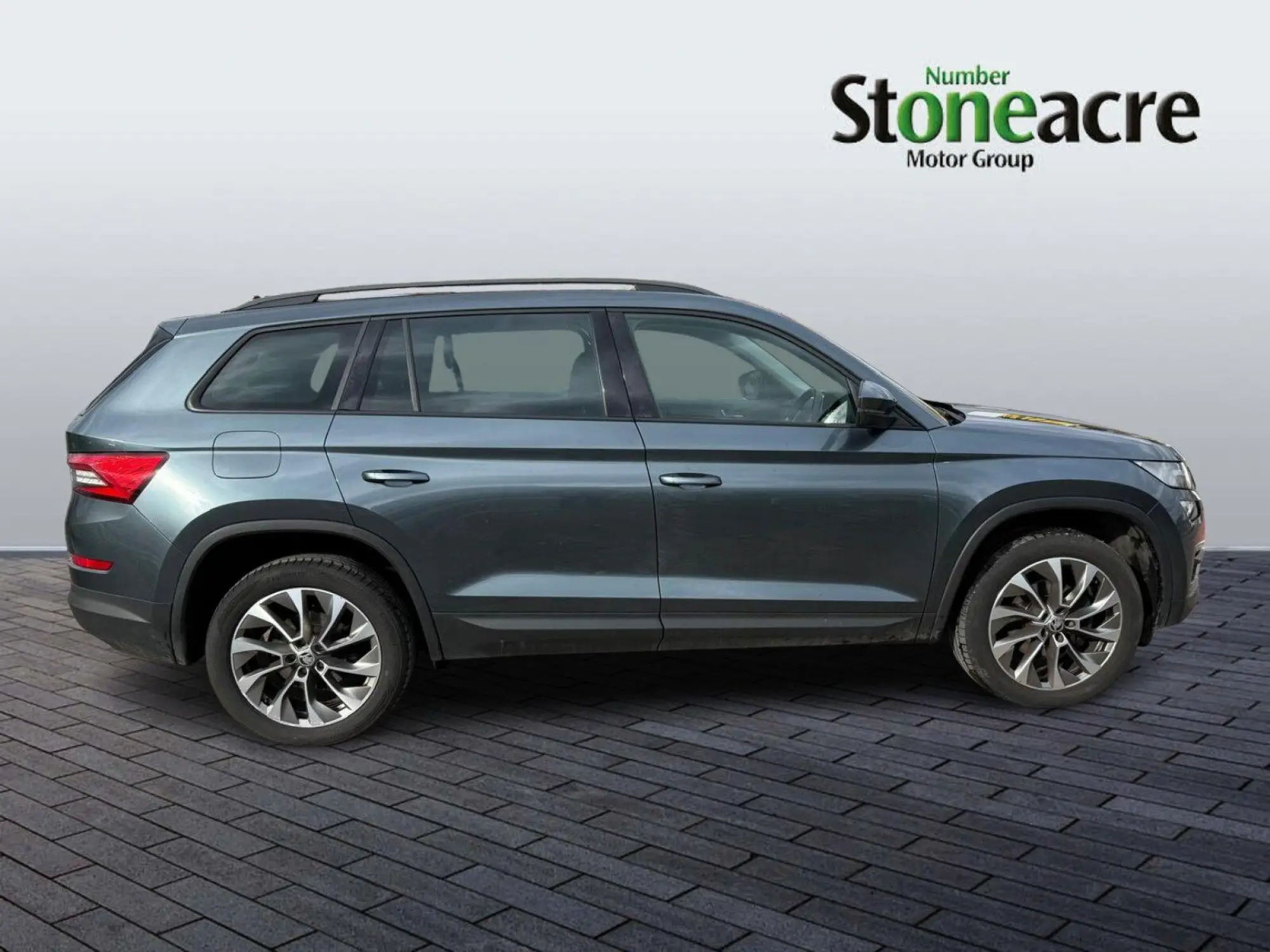 Skoda Kodiaq 1.5 TSI ACT SE Drive Euro 6 (s/s) 5dr (7 Seat) DE21UZT Image 2
