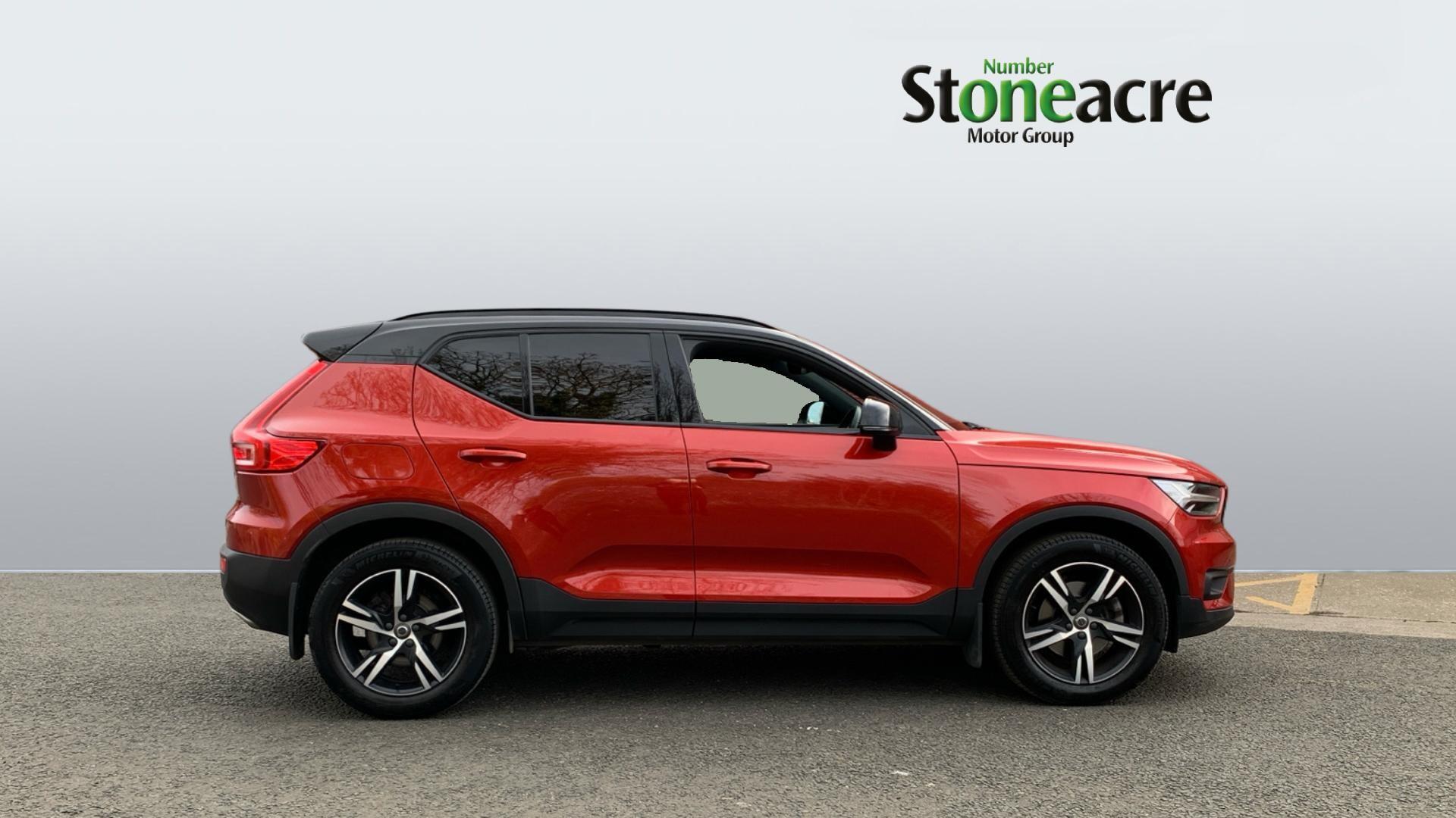 Volvo XC40 2.0 T4 R-Design Auto Euro 6 (s/s) 5dr KX20JYK Image 3