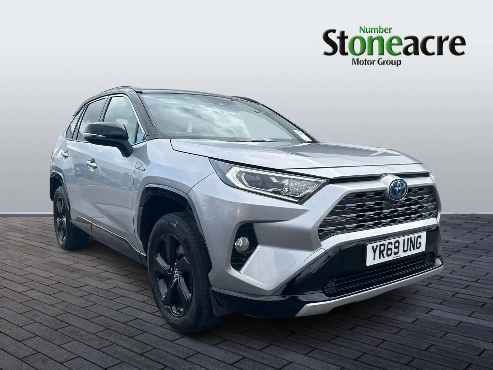 Toyota RAV4 2.5 VVT-h Dynamic CVT Euro 6 (s/s) 5dr YR69UNG Image 1