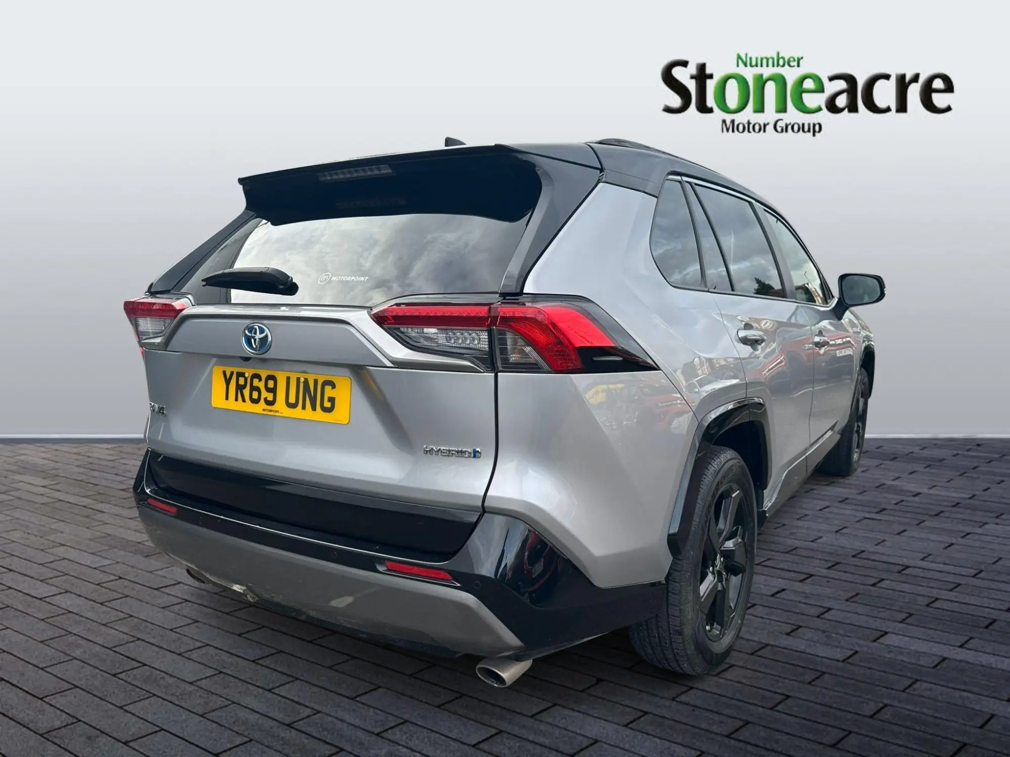 Toyota RAV4 2.5 VVT-h Dynamic CVT Euro 6 (s/s) 5dr YR69UNG Image 3