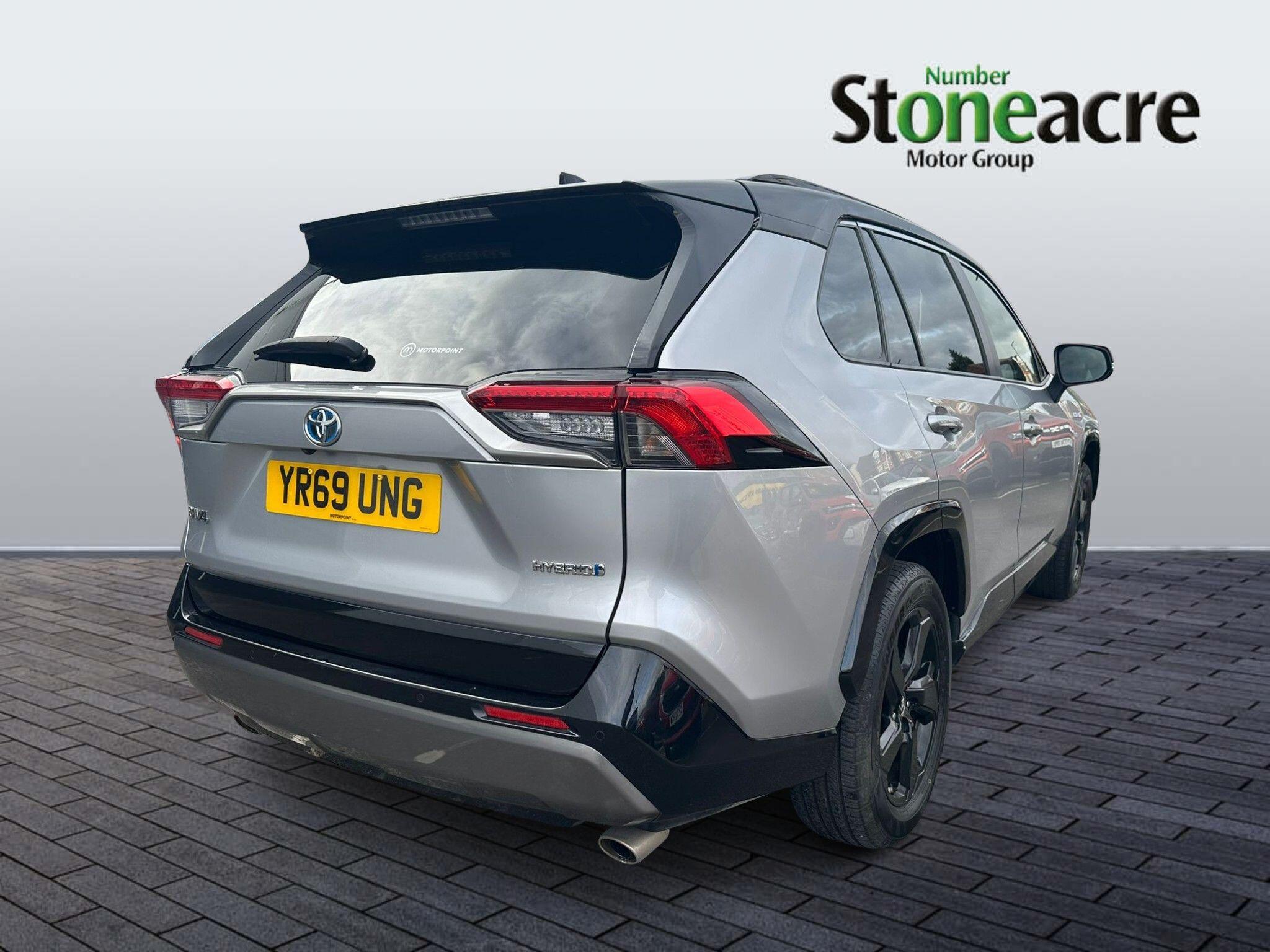 Toyota RAV4 2.5 VVT-h Dynamic CVT Euro 6 (s/s) 5dr YR69UNG Image 3