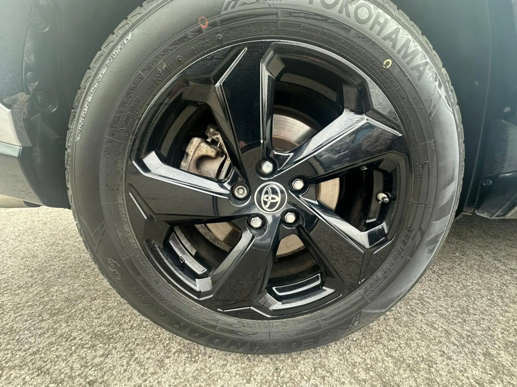Toyota RAV4 Image 9