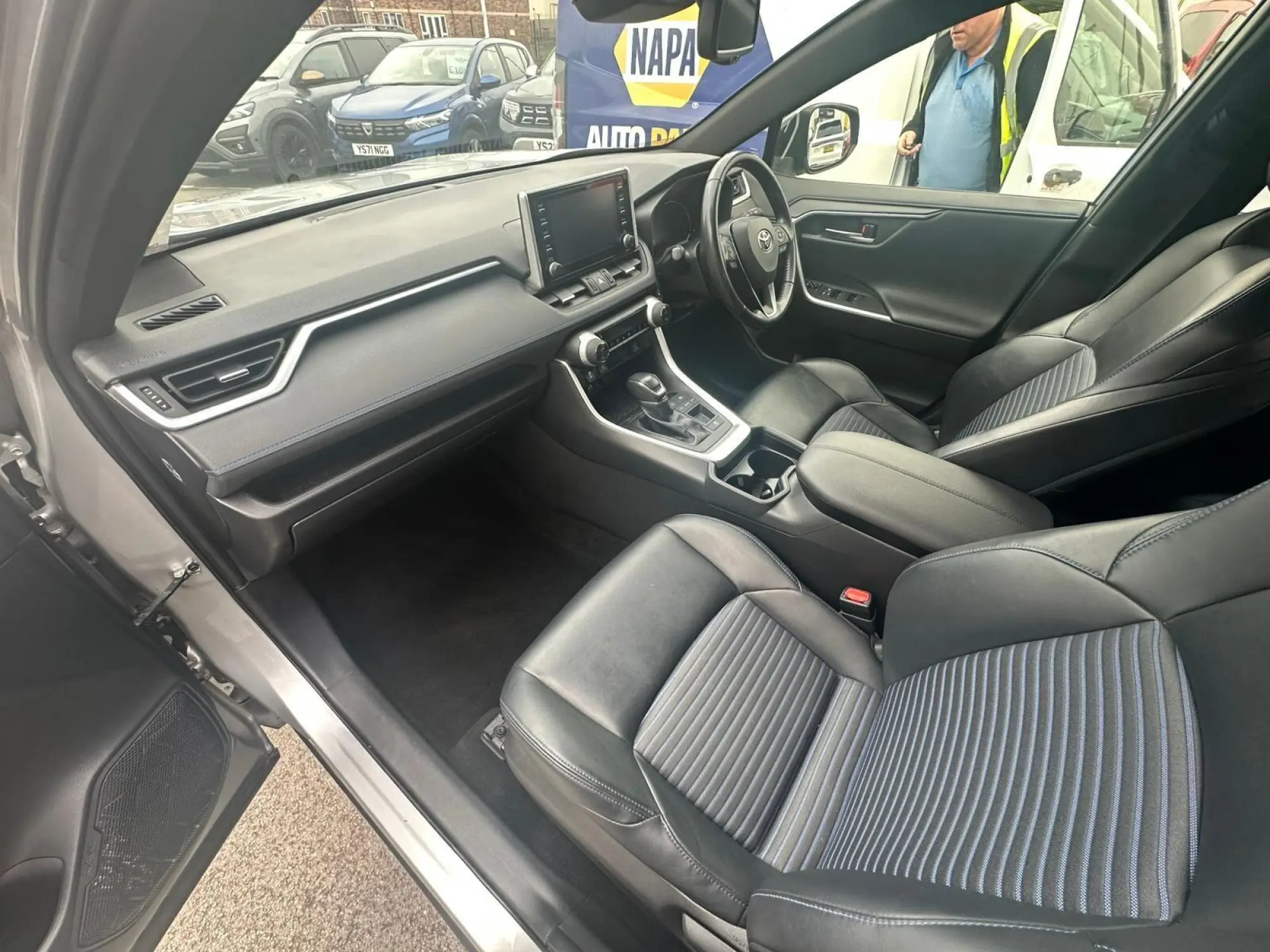 Toyota RAV4 Image 13