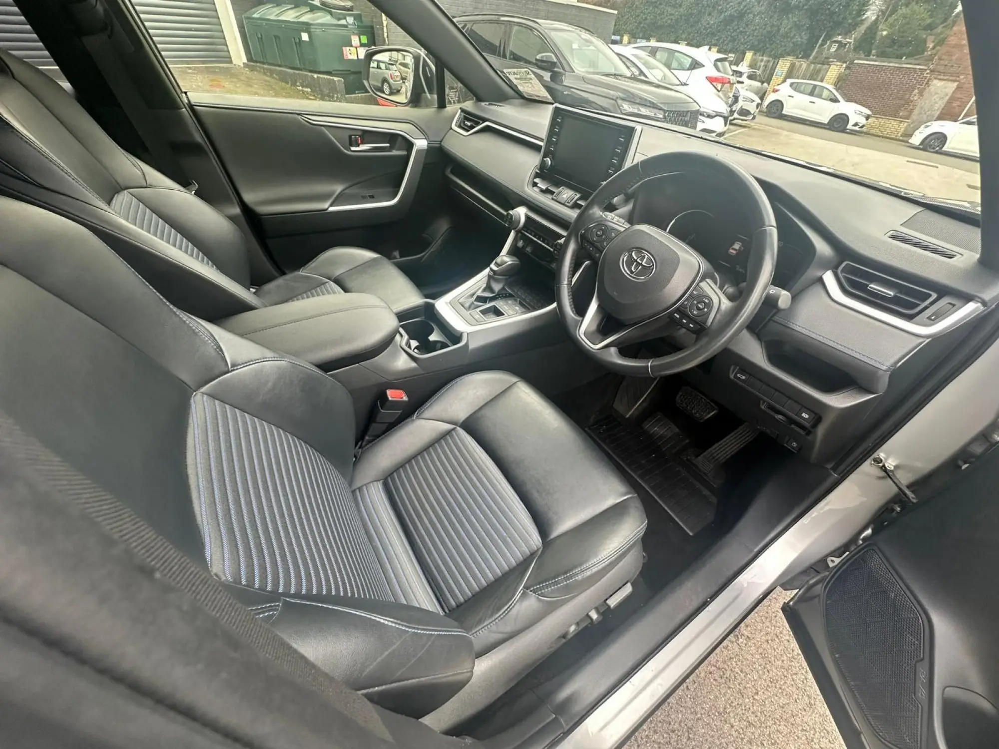 Toyota RAV4 Image 14