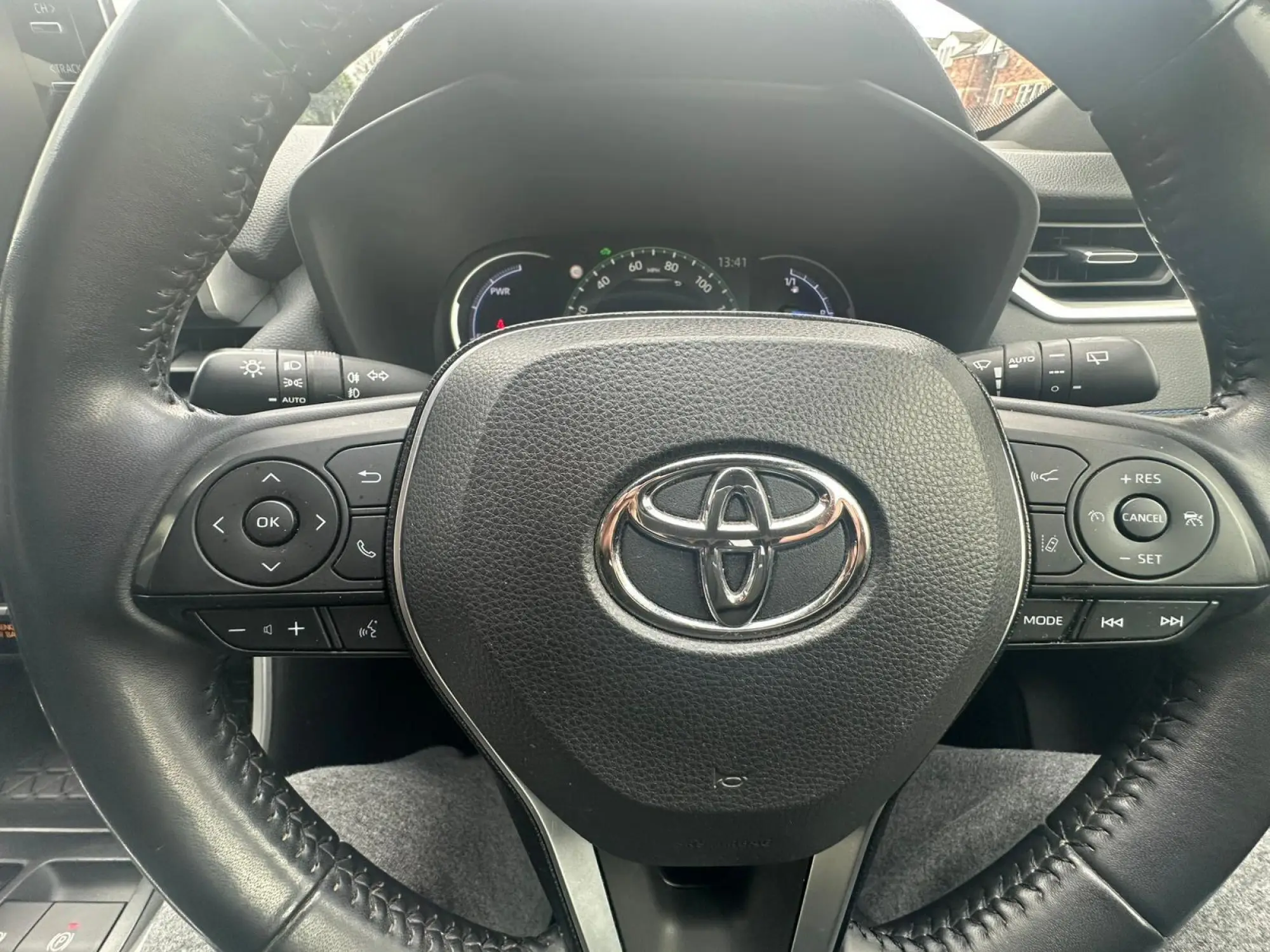 Toyota RAV4 Image 16